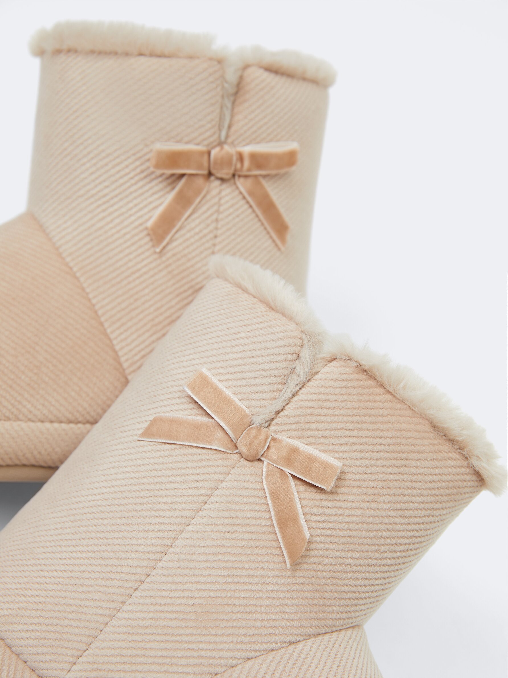 House store slipper boots