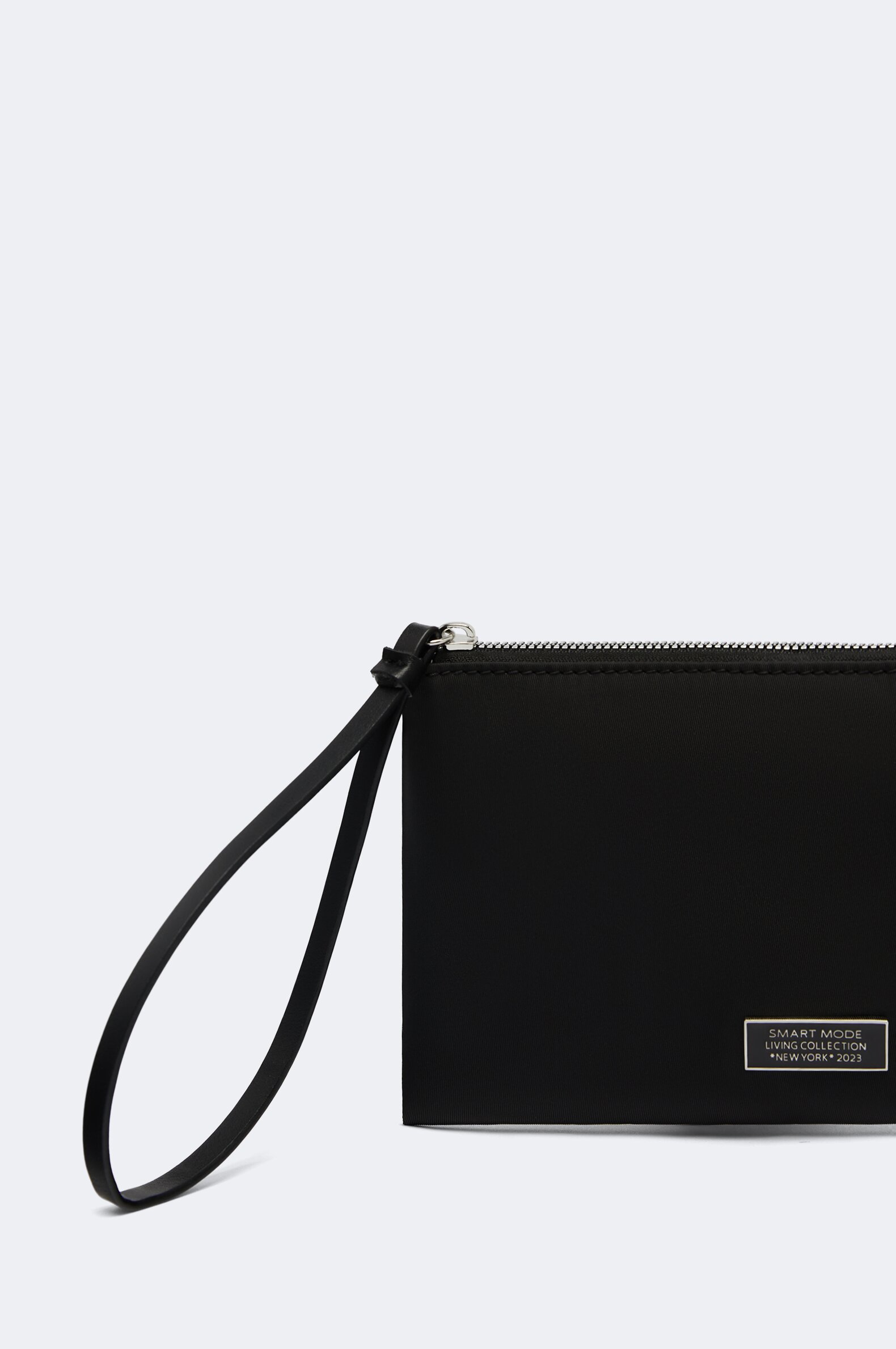 Clutch with hand insert top