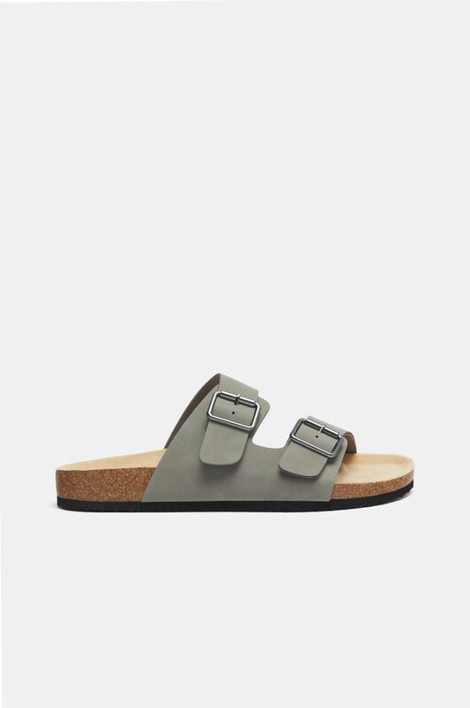Comfort sandals with buckles