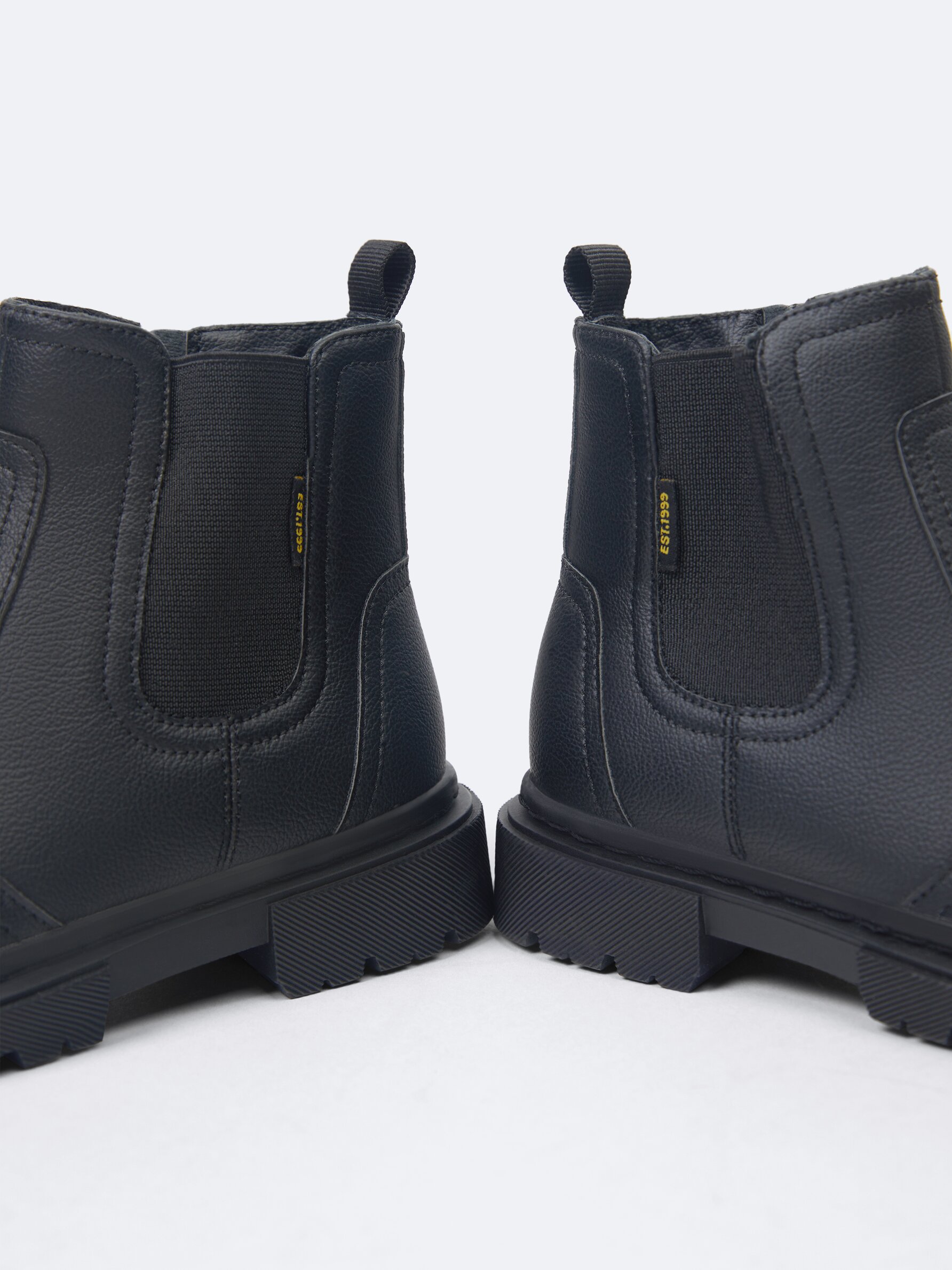 Boys chelsea boots cheap size 3