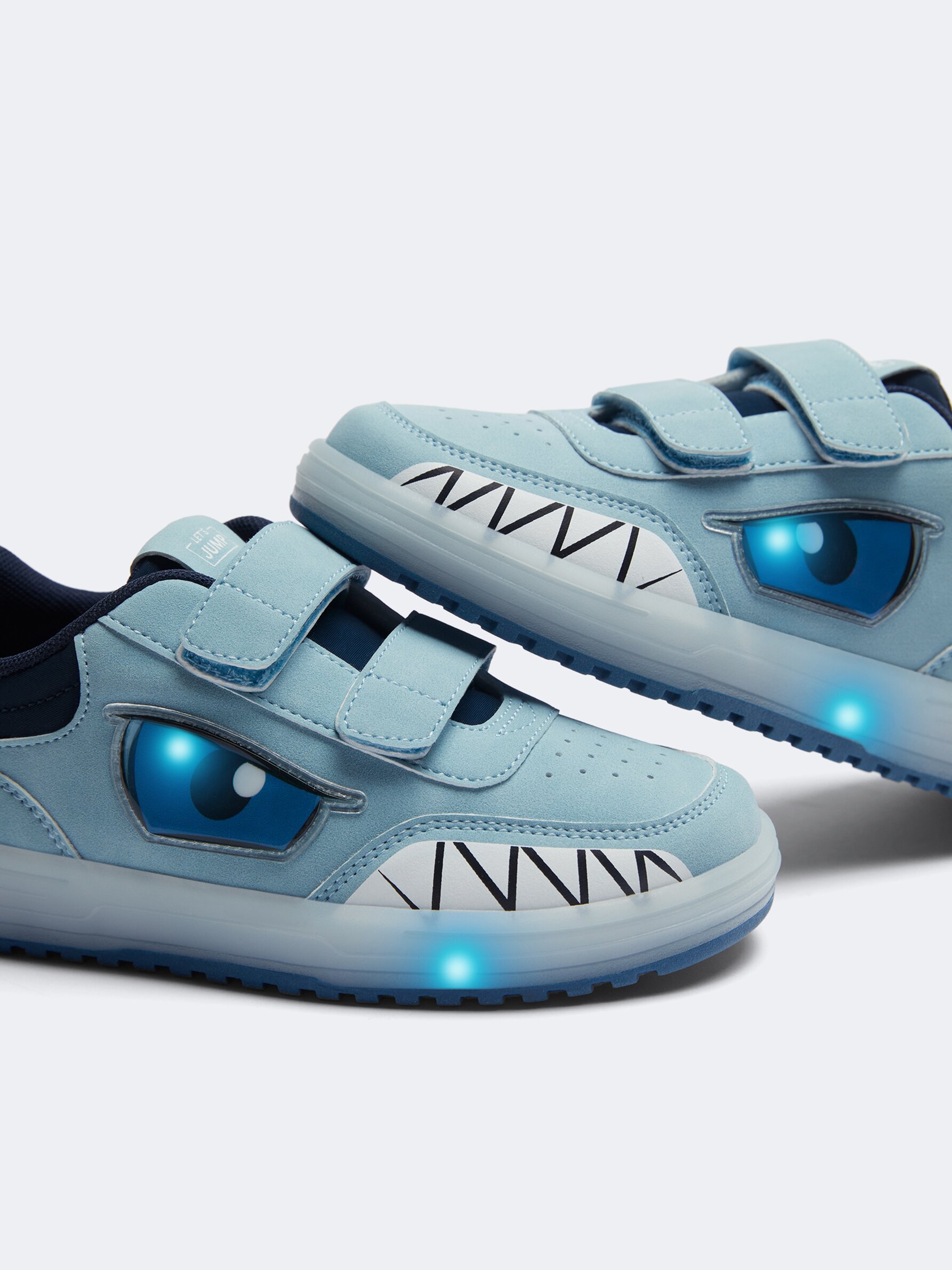 Sneakers with store lights for kids