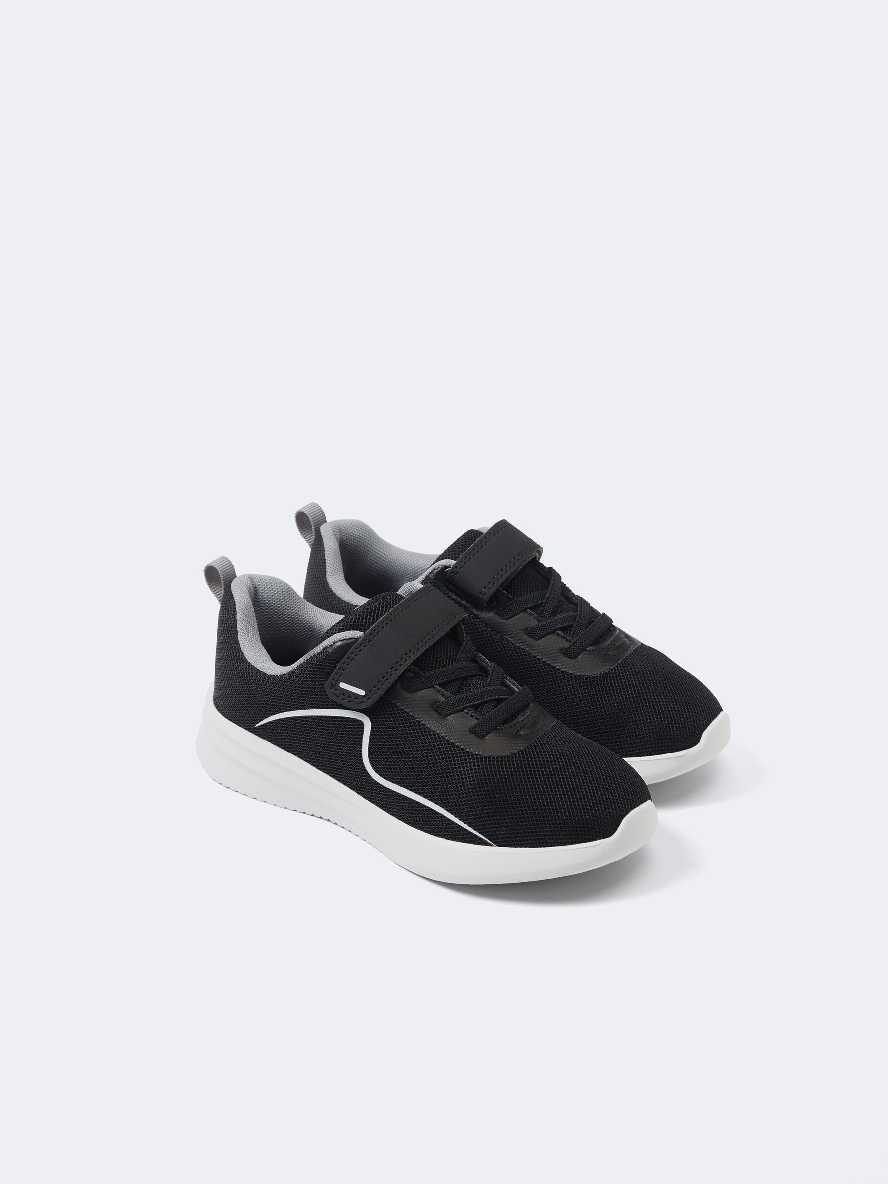 Minimalist deals black sneakers