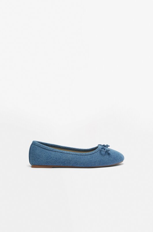Denim ballet flats with bow