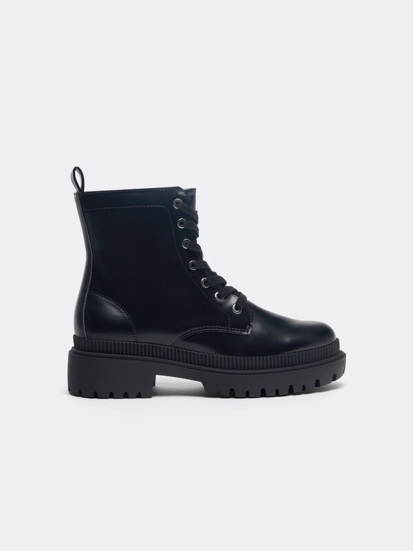 Lace-up ankle boots