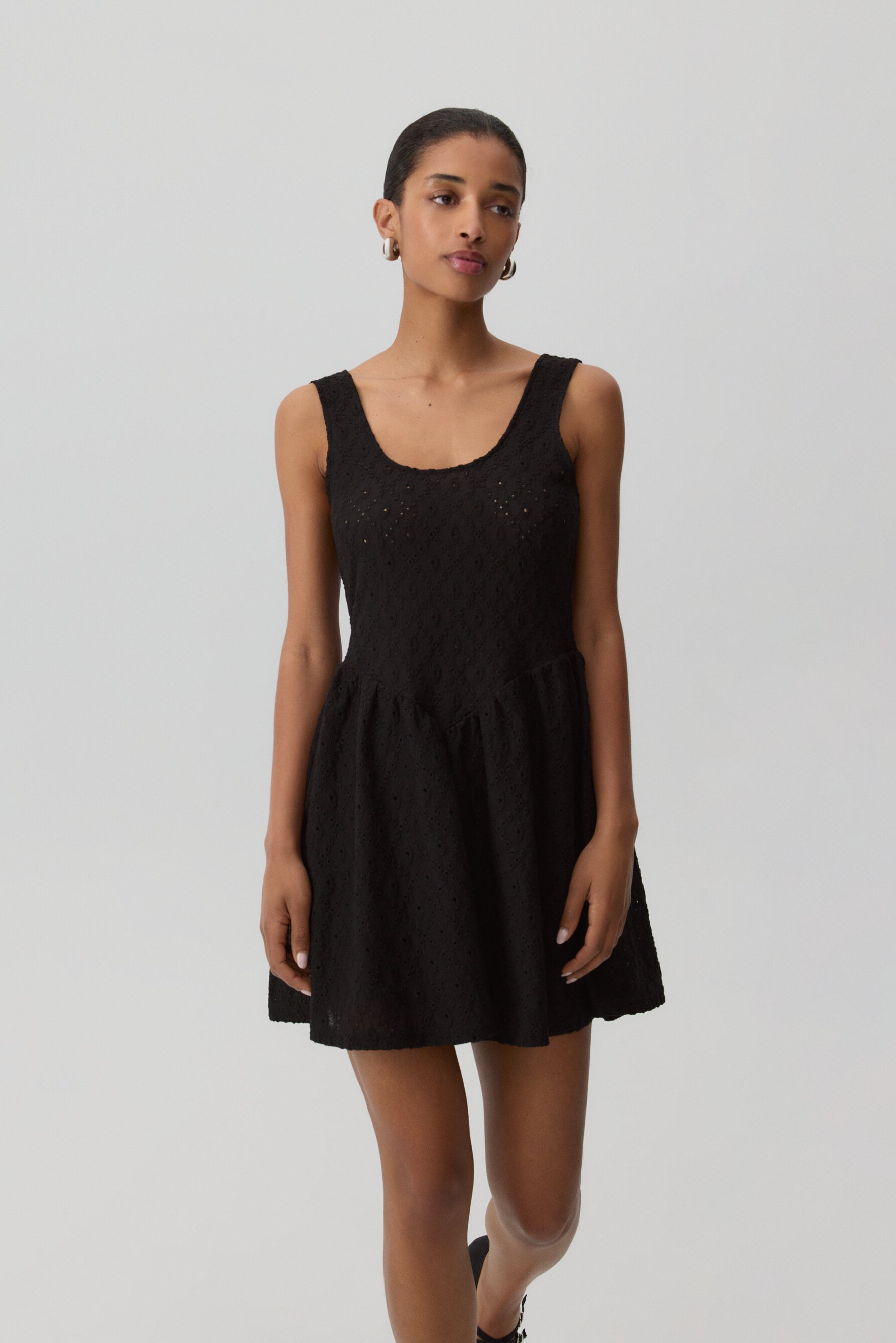 Vestido bordado suizo