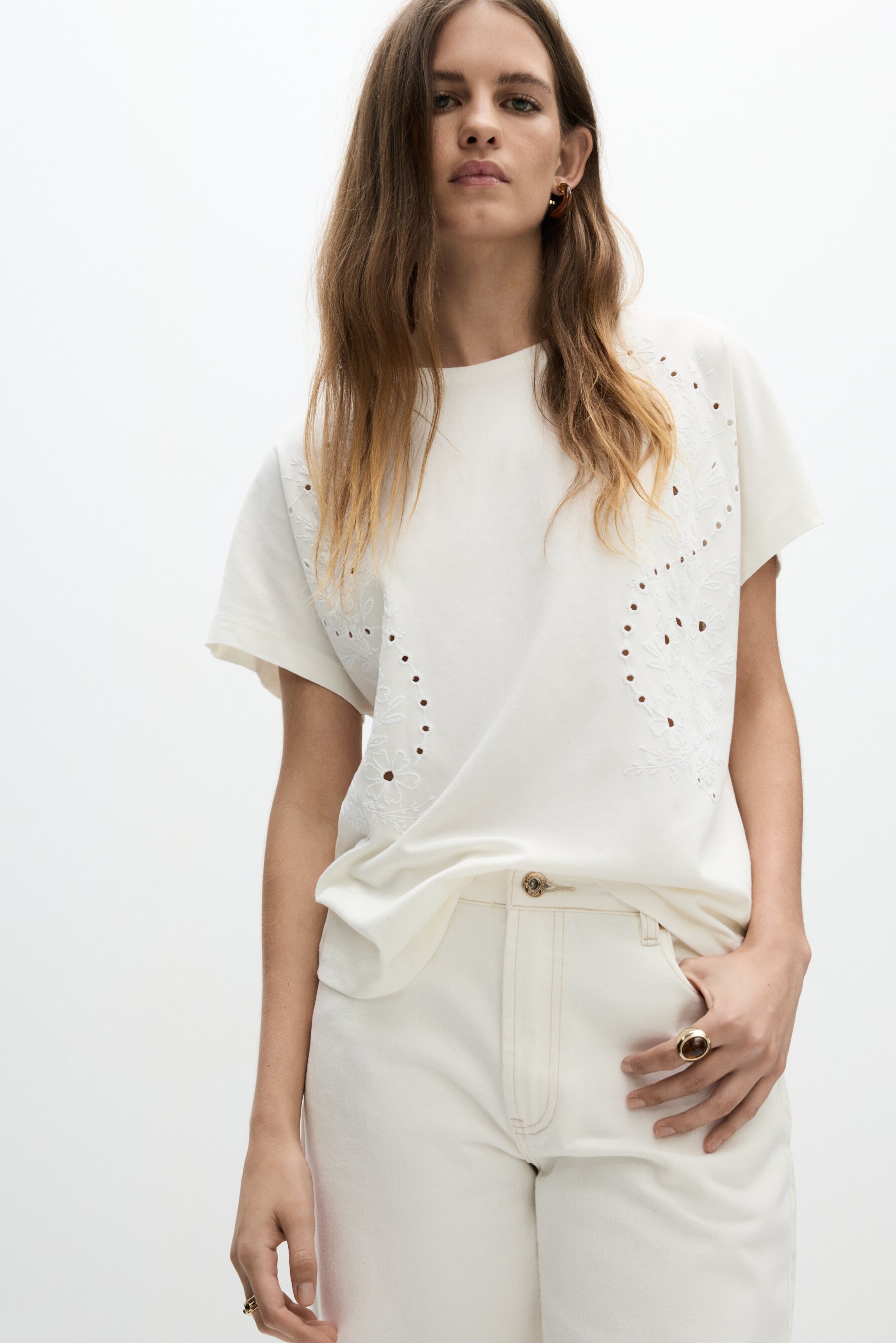 Camiseta bordado flores