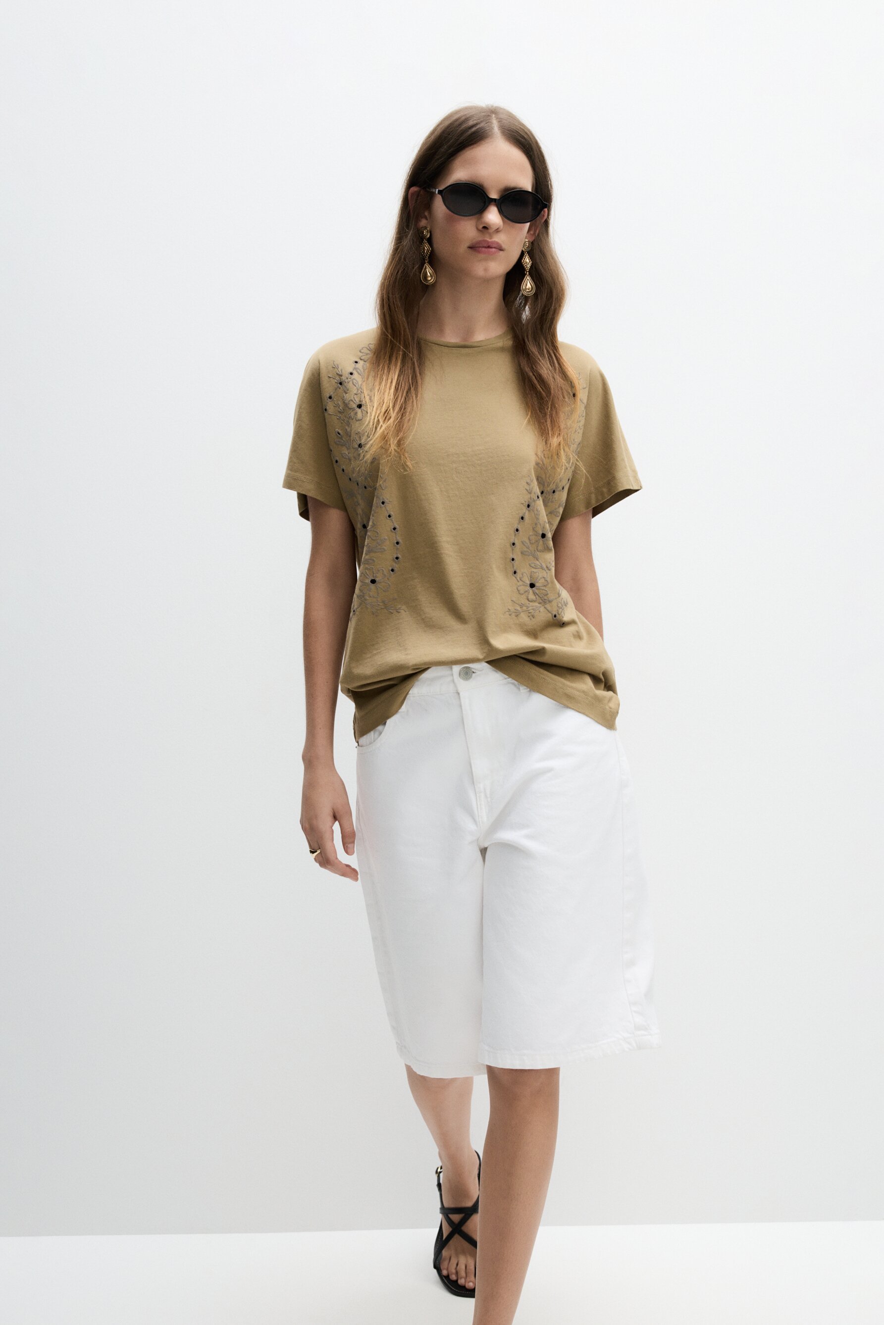 Camiseta bordado flores