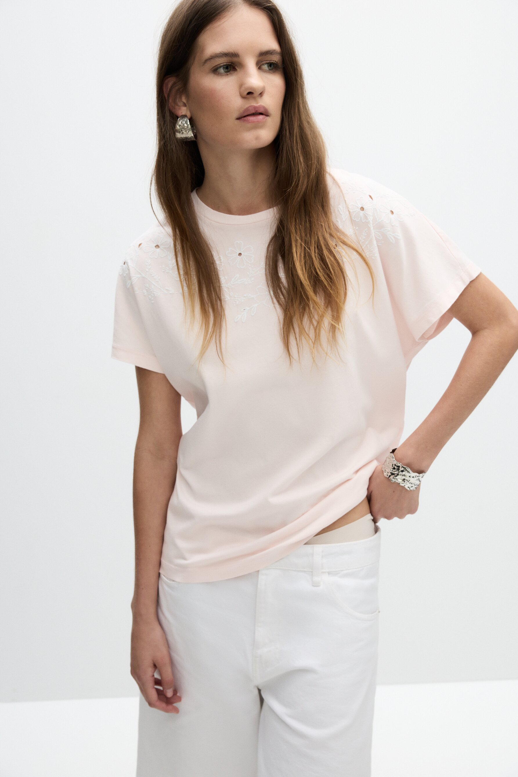 Camiseta bordado flores