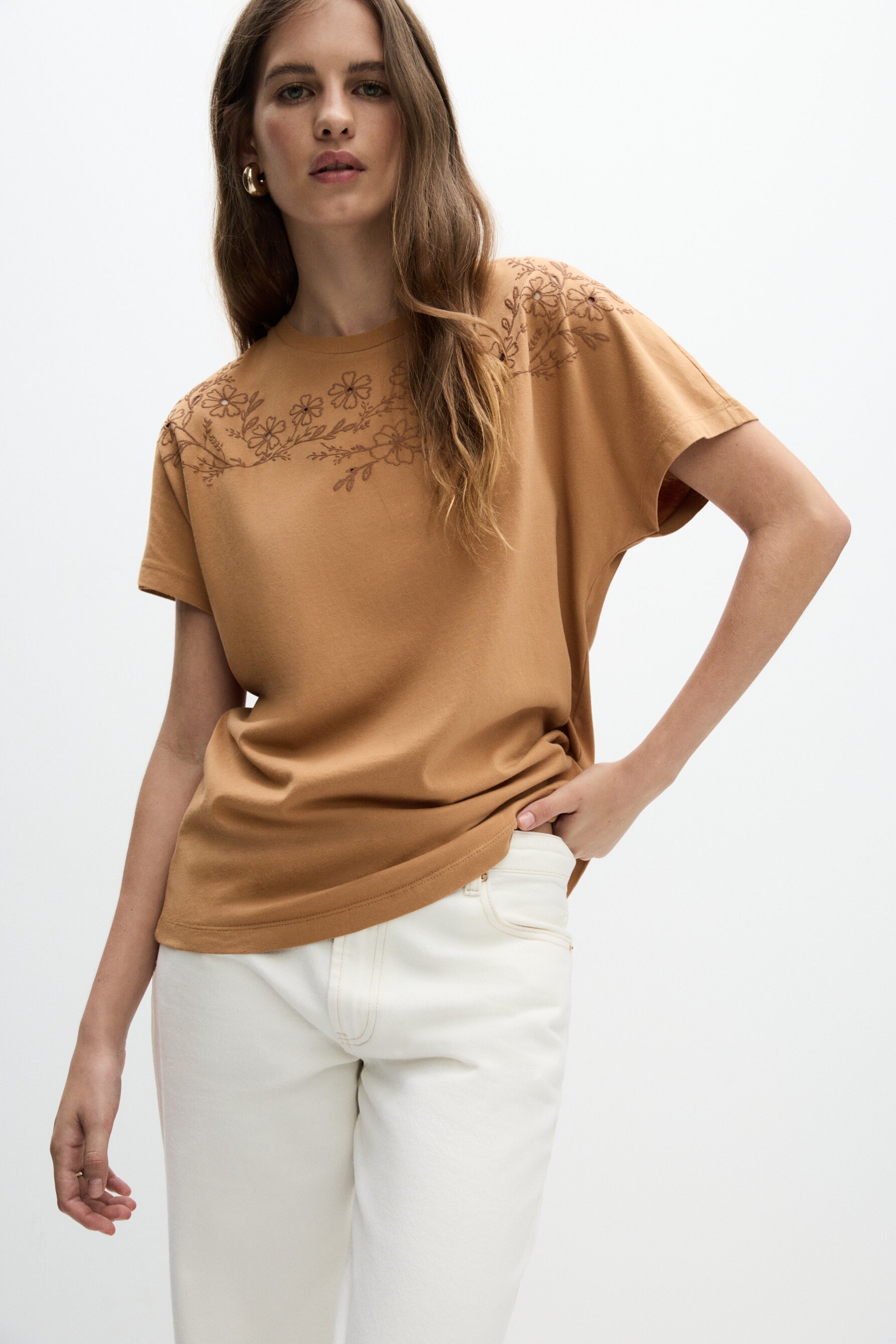 Camiseta bordado flores