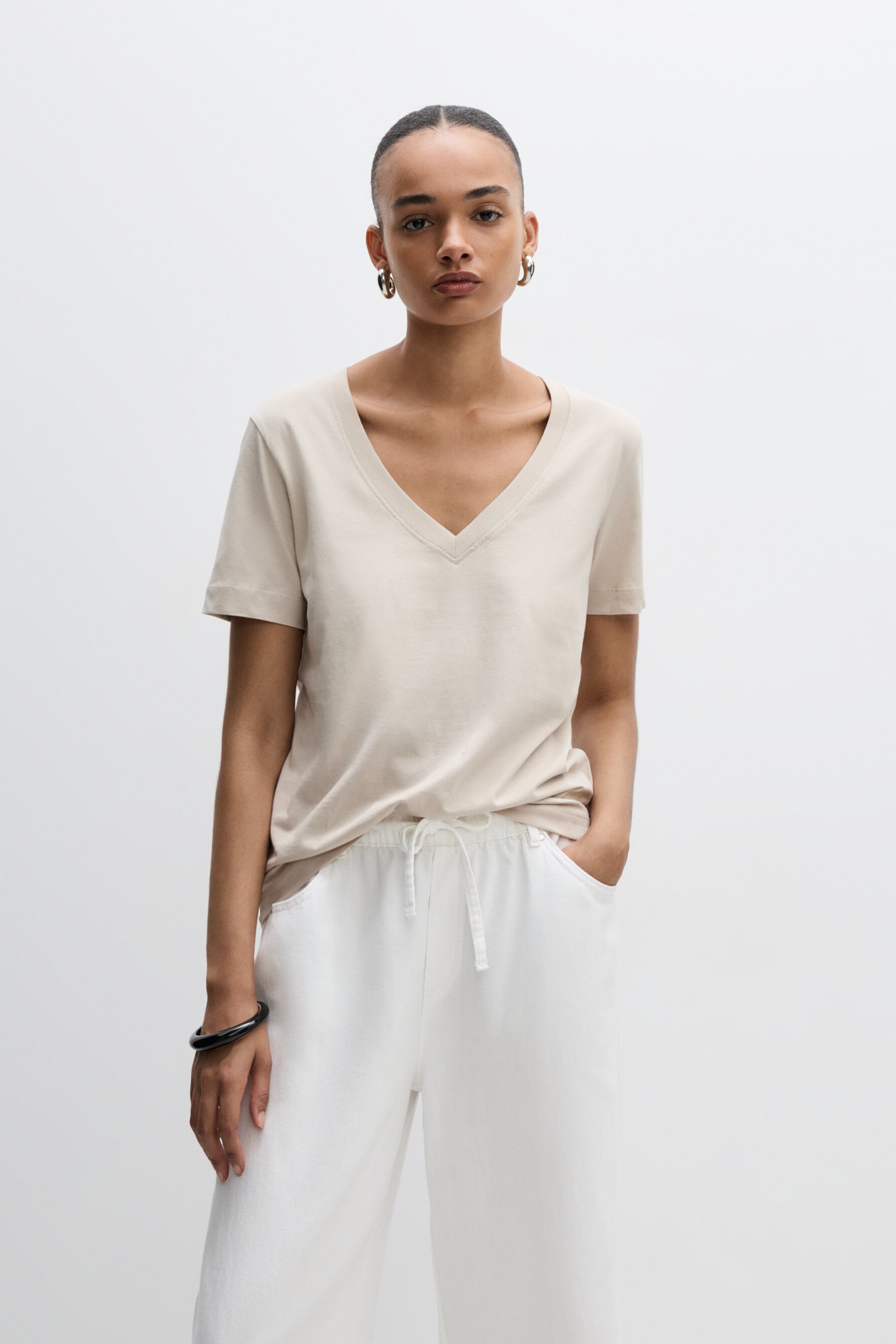 Pack 2 camisetas básicas cuello pico