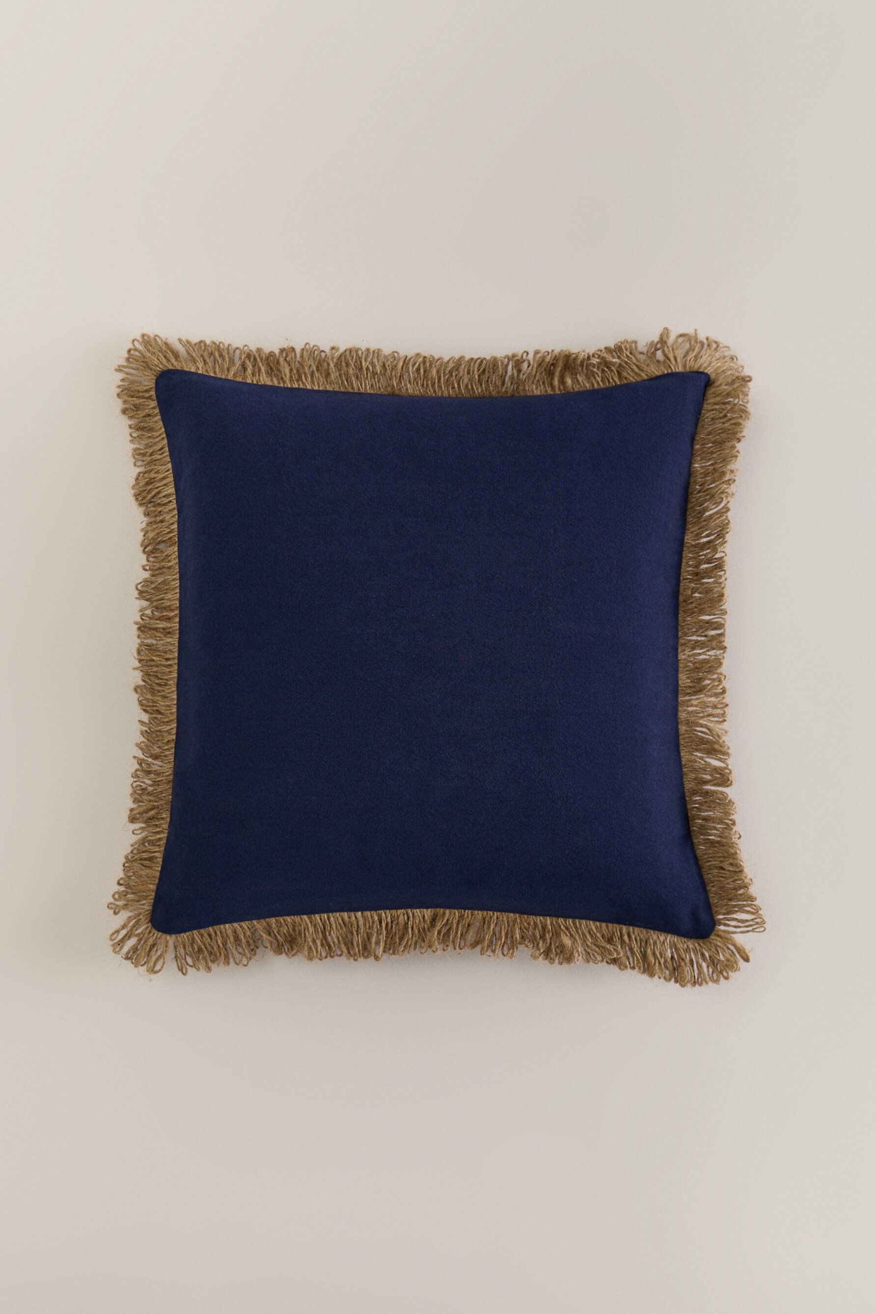 Funda cojín flecos (50 cm. x 50 cm.)