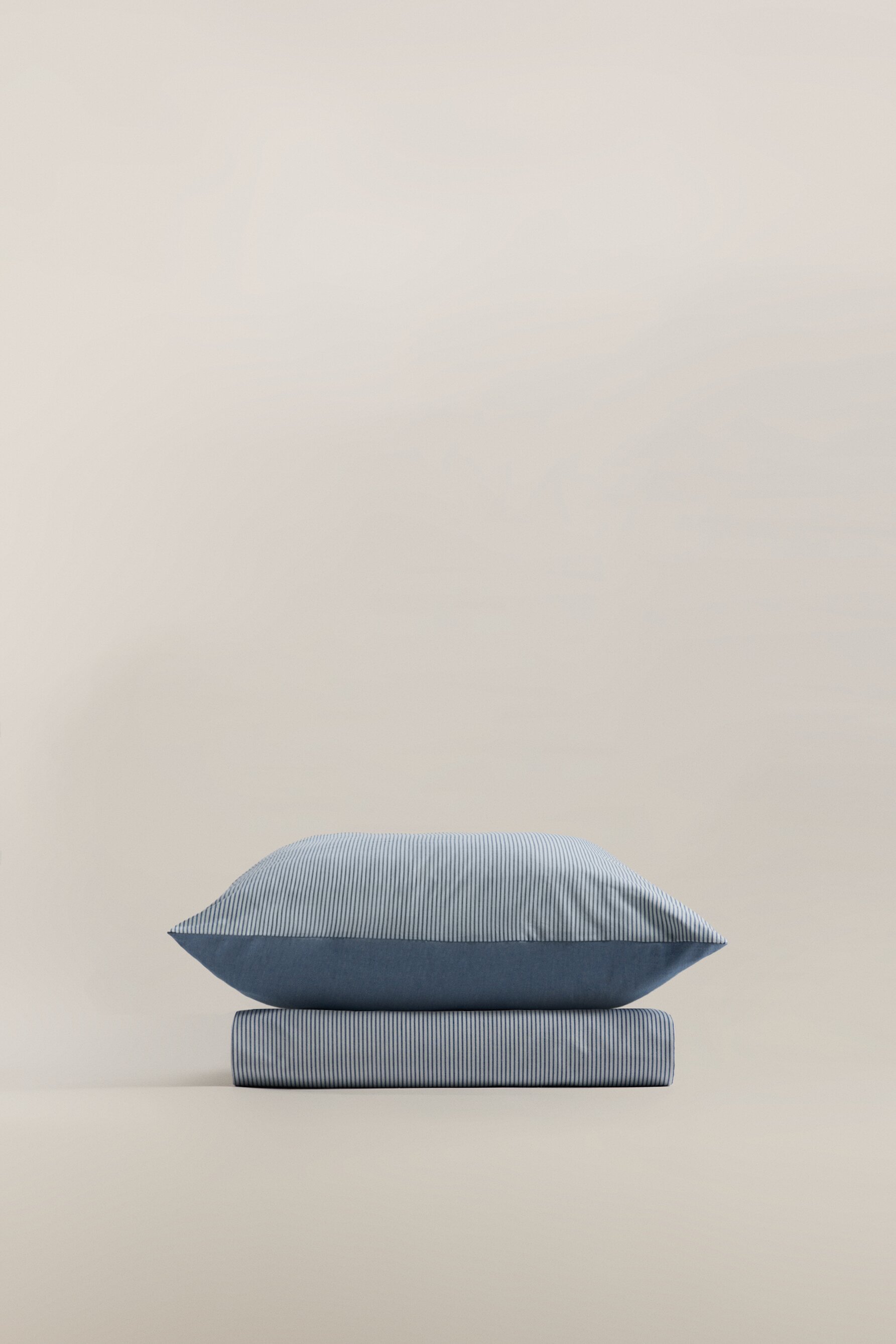 Conjunto de capa de edredão e fronhas de almofada 240 x 220 cm