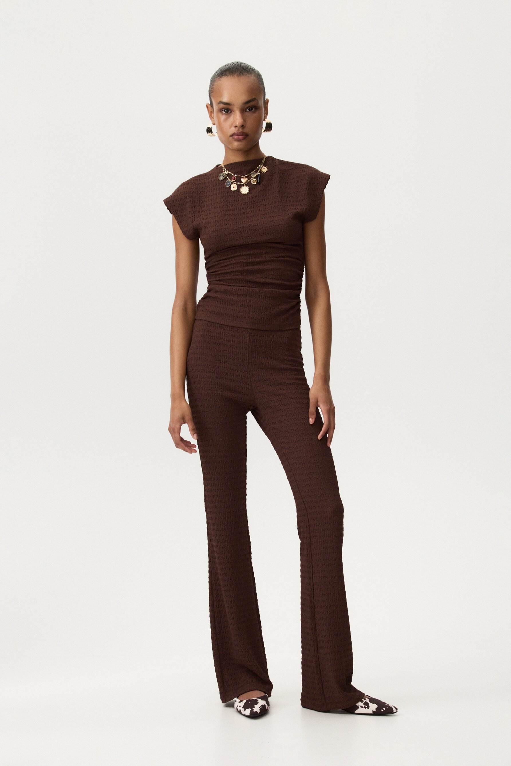 Pantalón flare textura