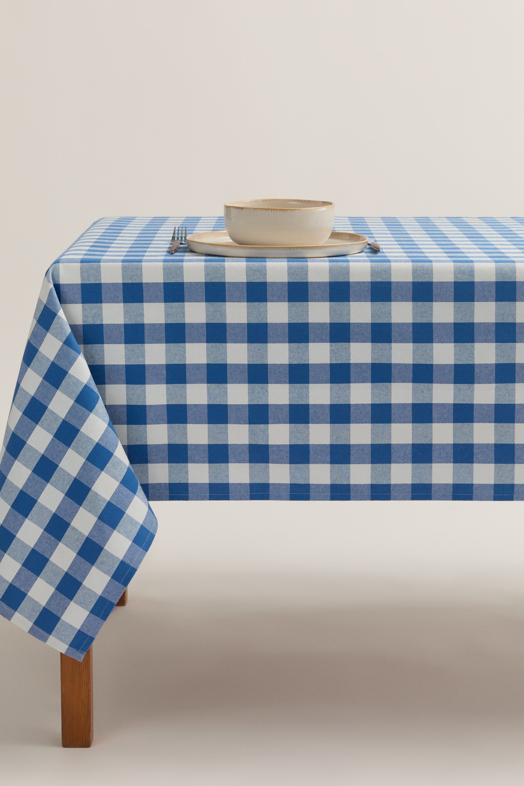 Mantel cuadros 240 cm. x 140 cm.