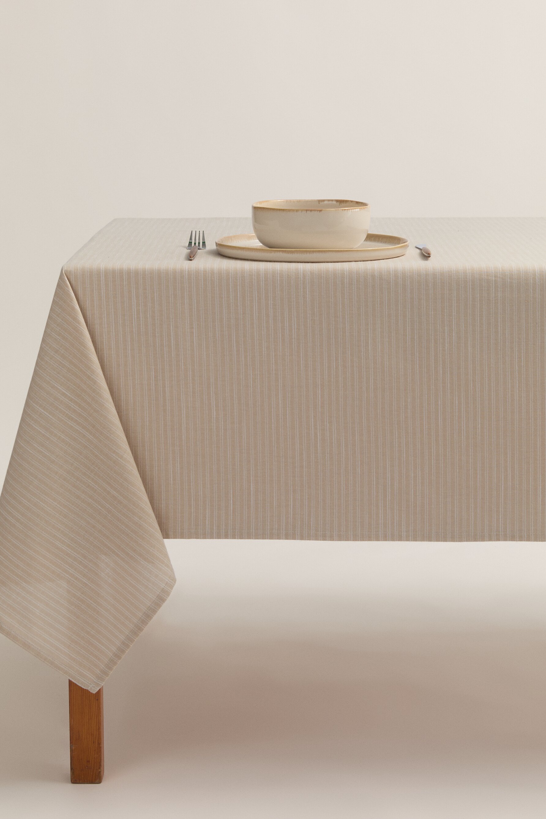 Mantel rayas 240 cm. x 140 cm.