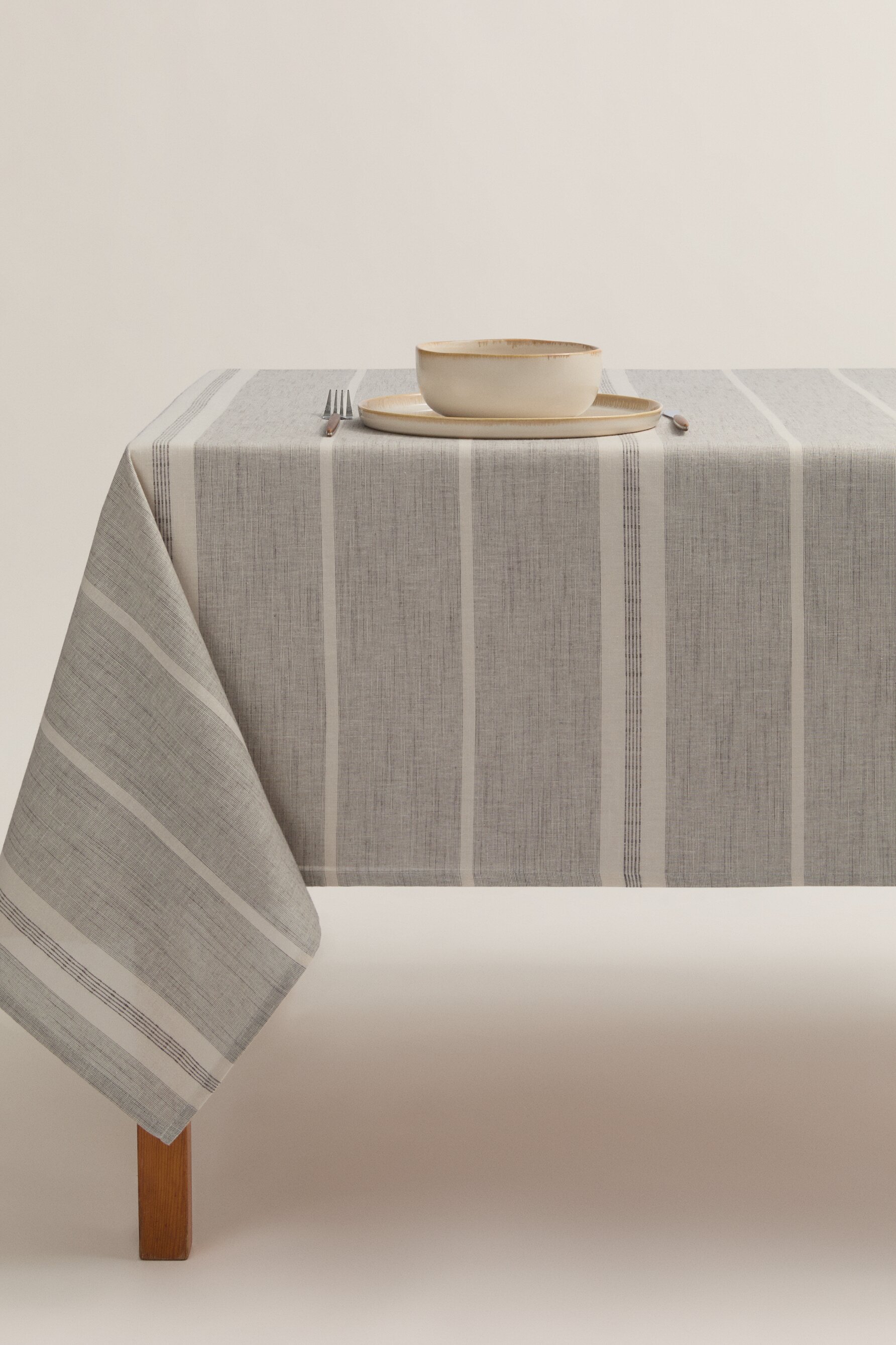 Mantel rayas 240 cm. x 140 cm.