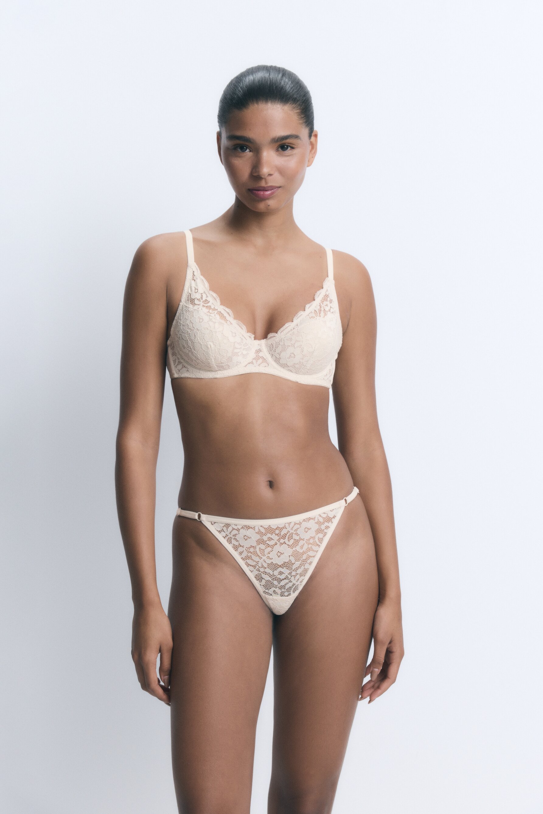 Braguita tanga regulable encaje