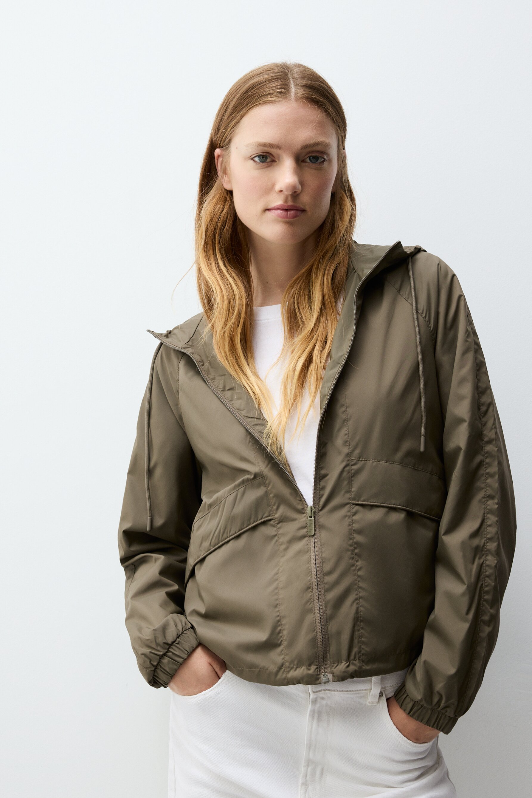 Cortavientos capucha