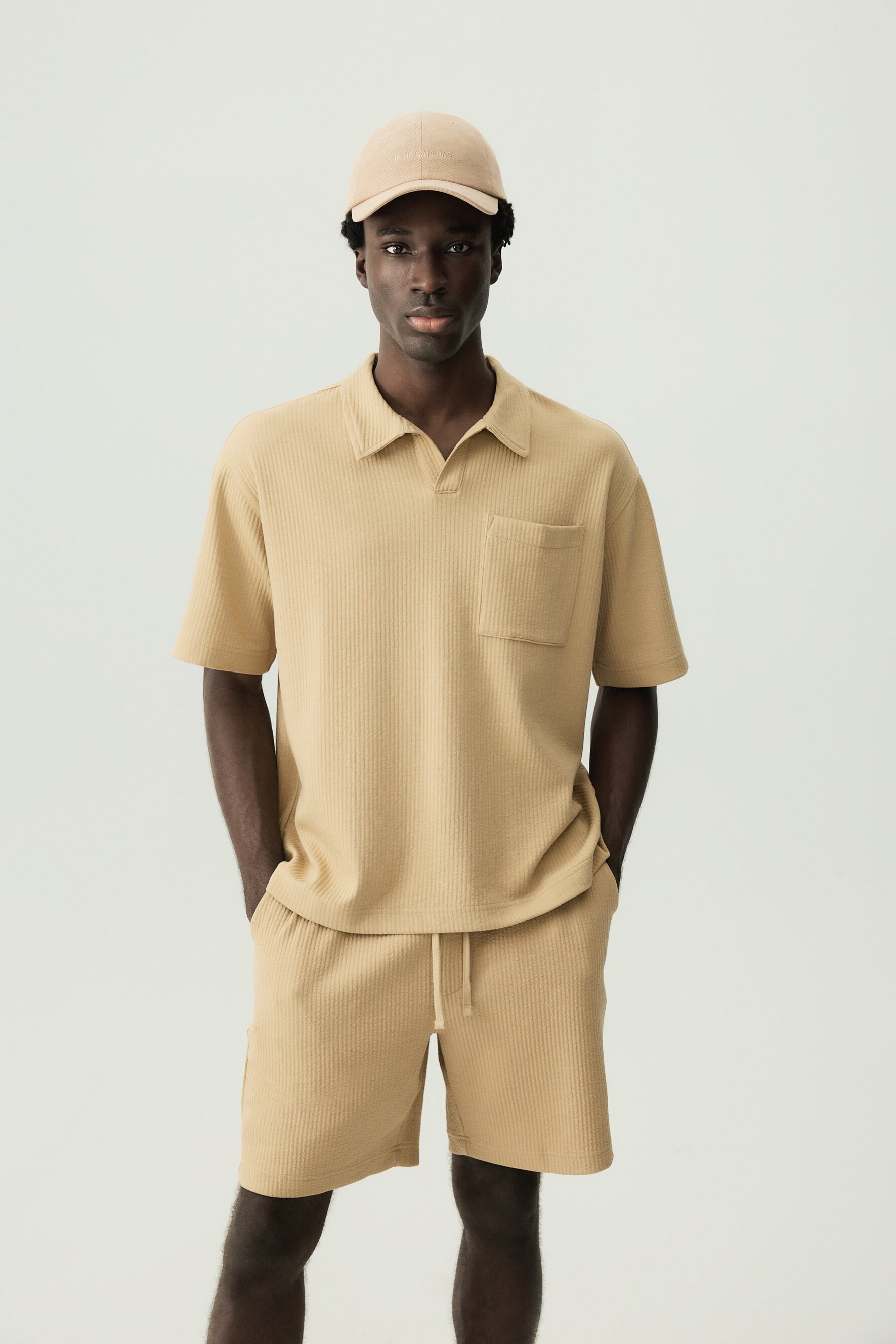 Polo textura bolsillo