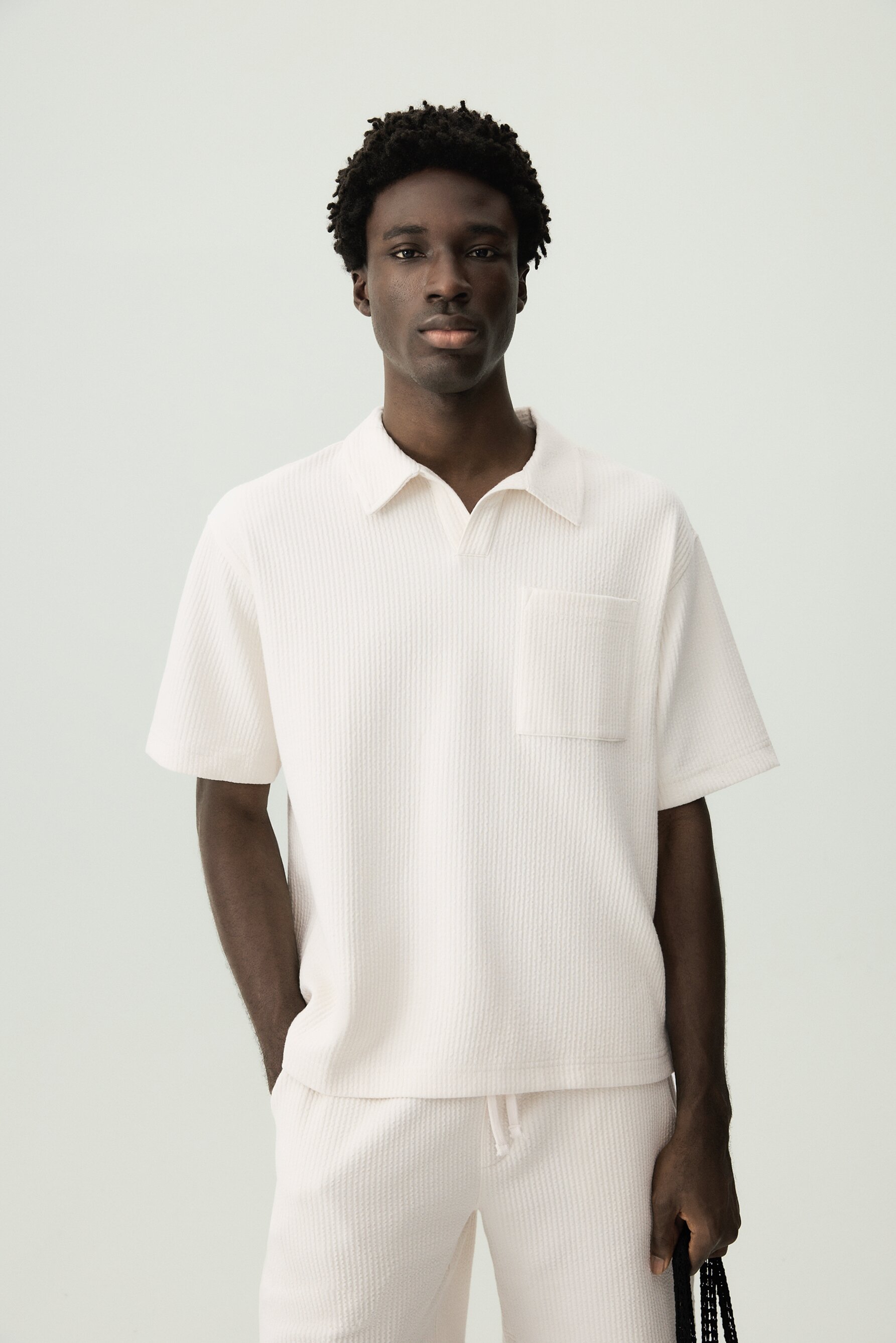 Polo textura bolsillo
