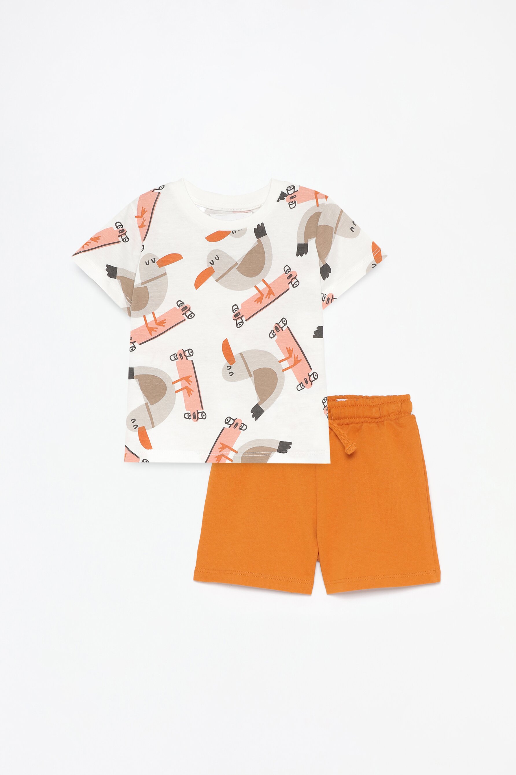 Conjunto camiseta estampada y bermudas
