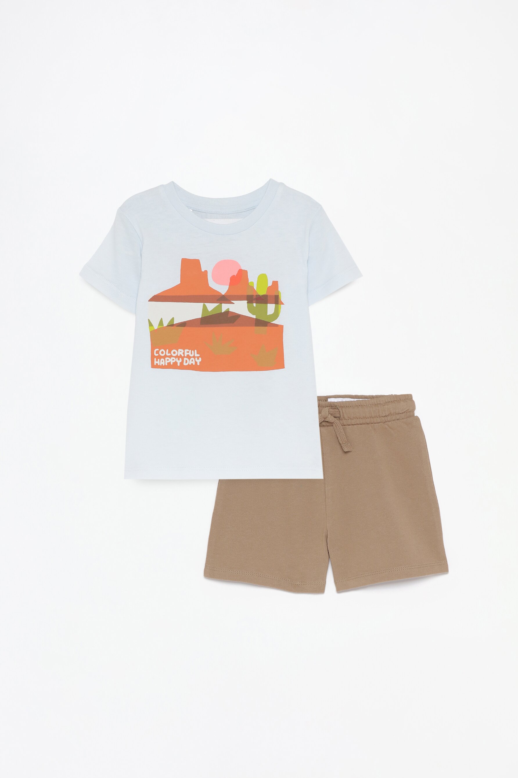 Conjunto camiseta estampada y bermudas