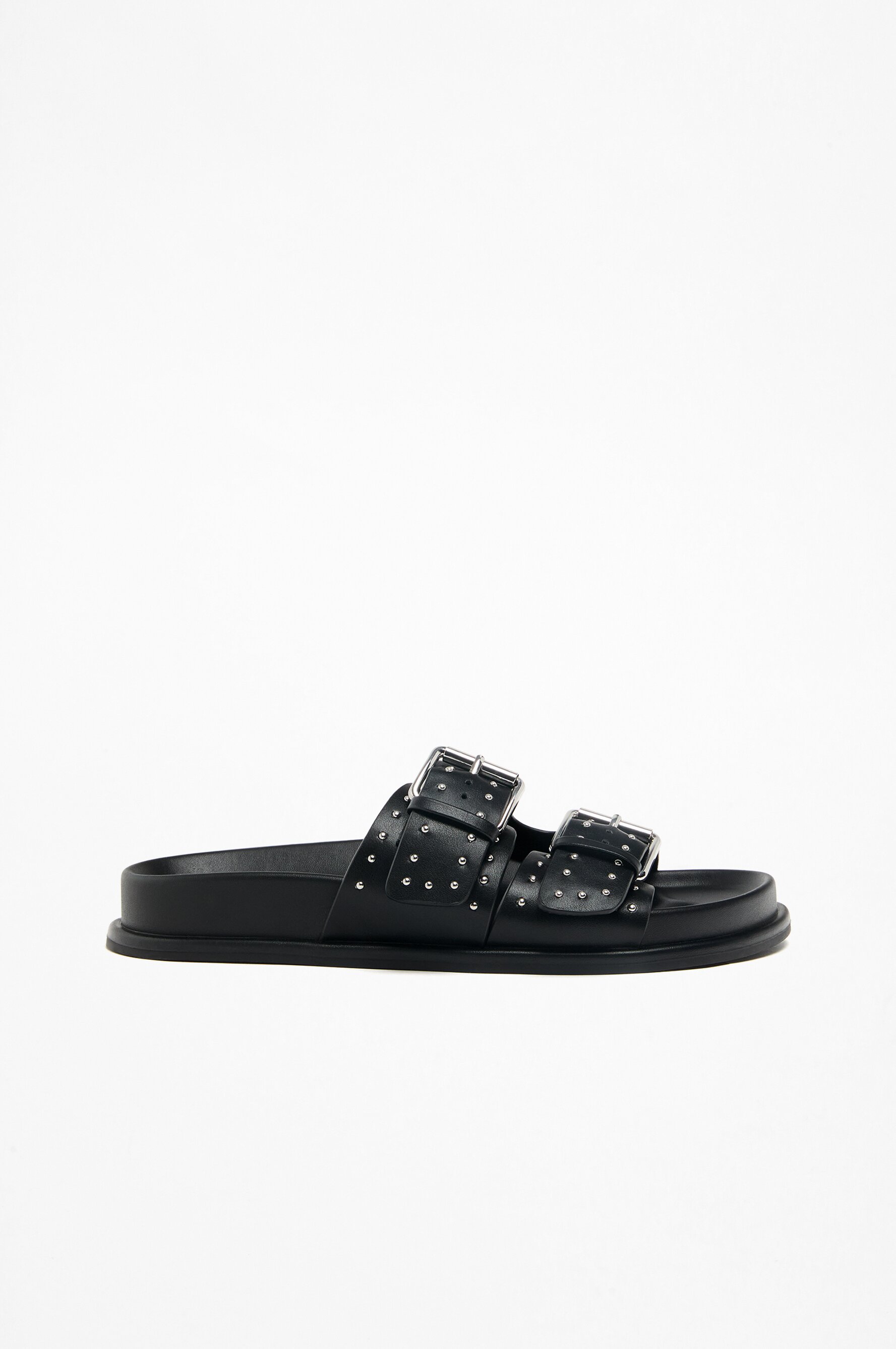 Sandalia plana tachas