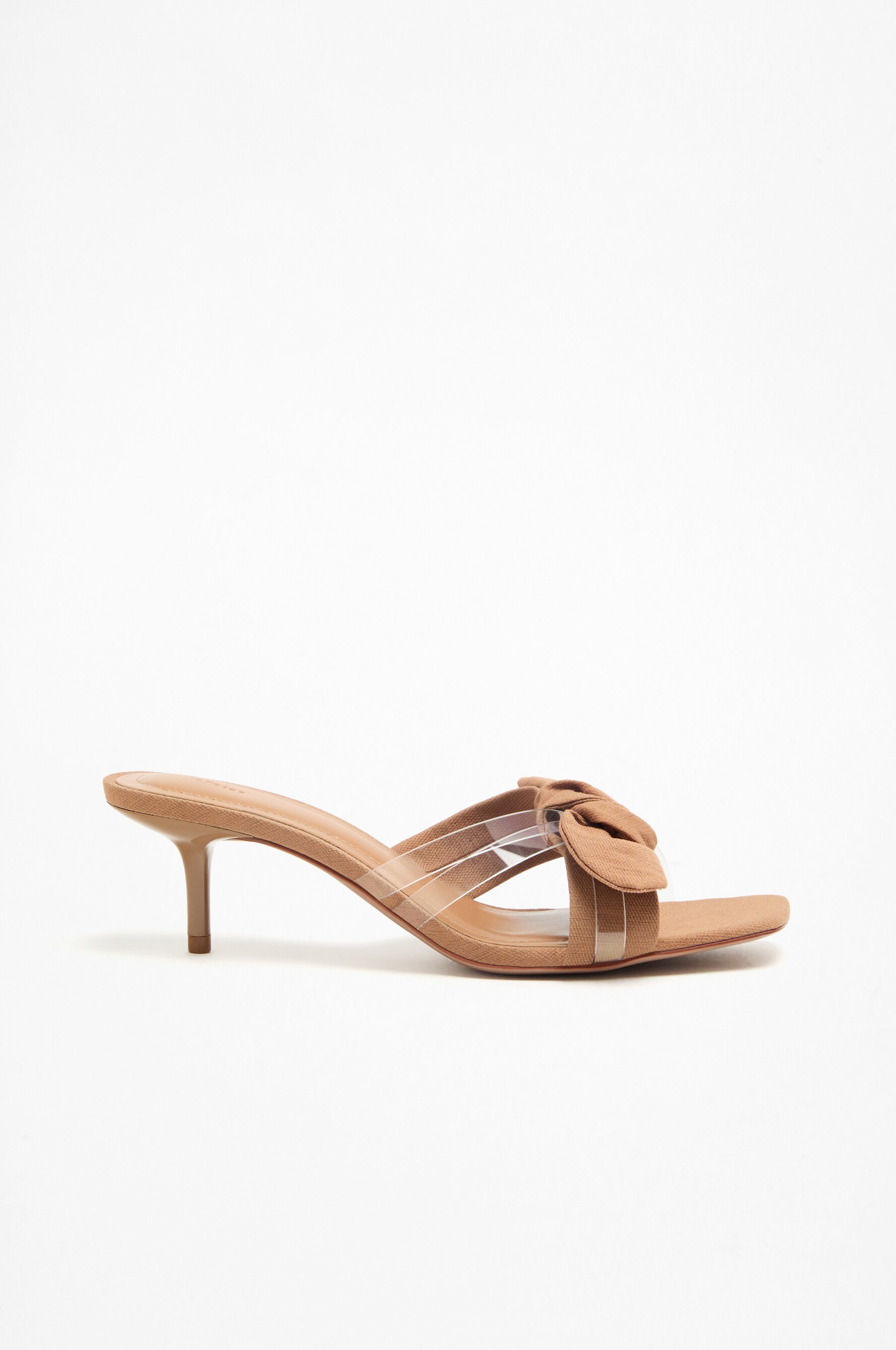 Sandalia tacón vinilo