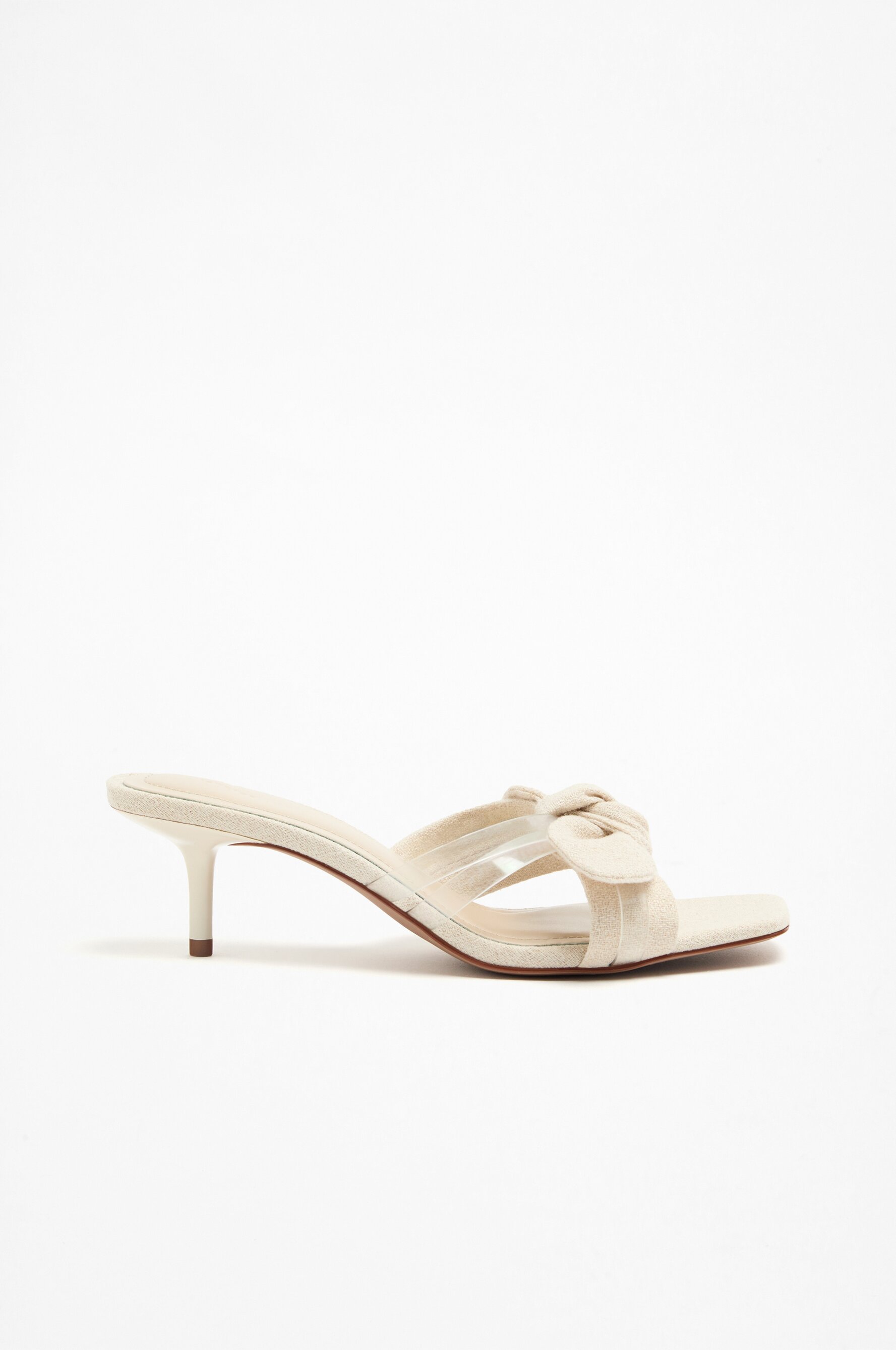 Sandalia tacón detalle vinilo