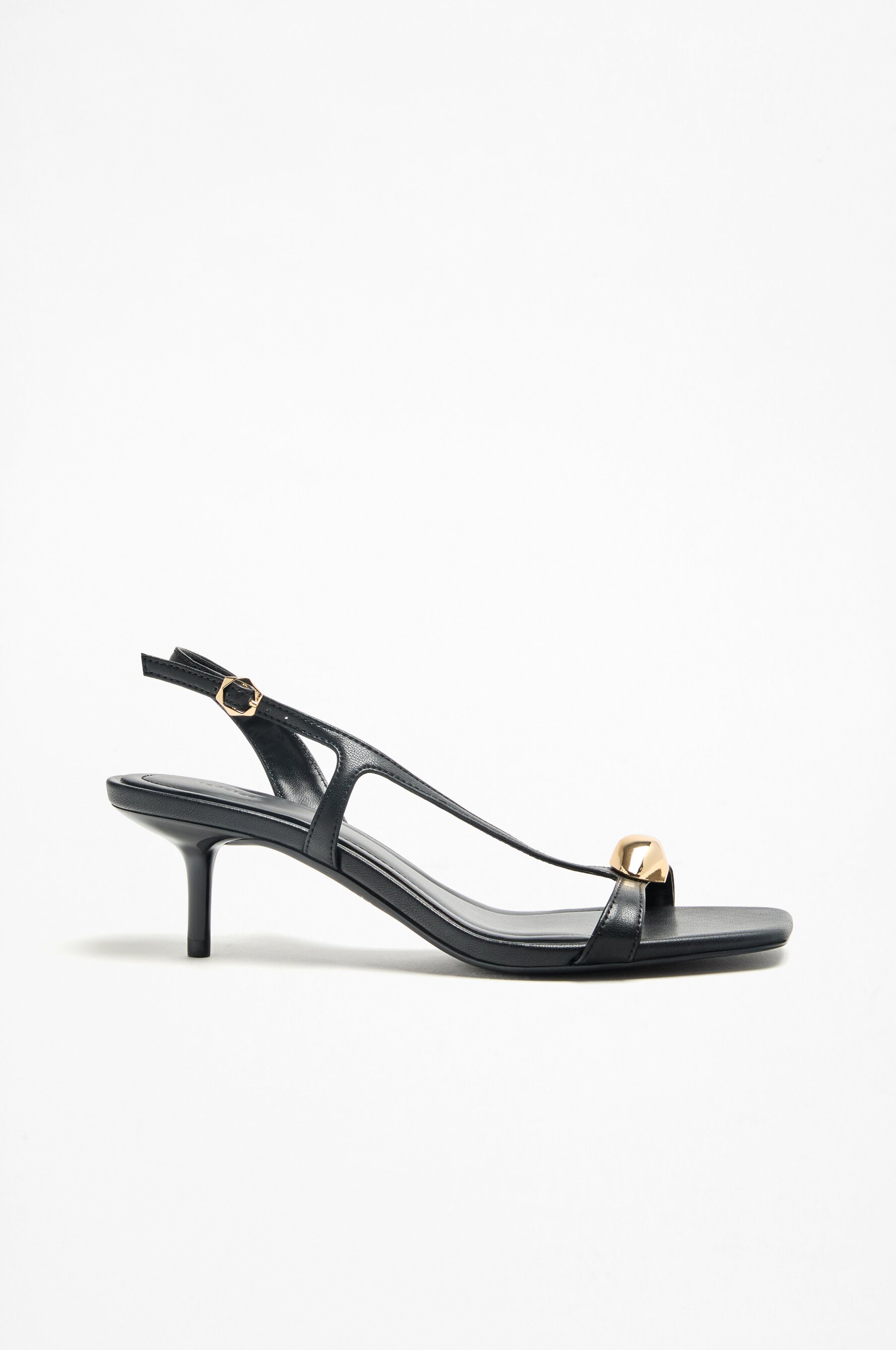 Sandalia tacón detalle metálico