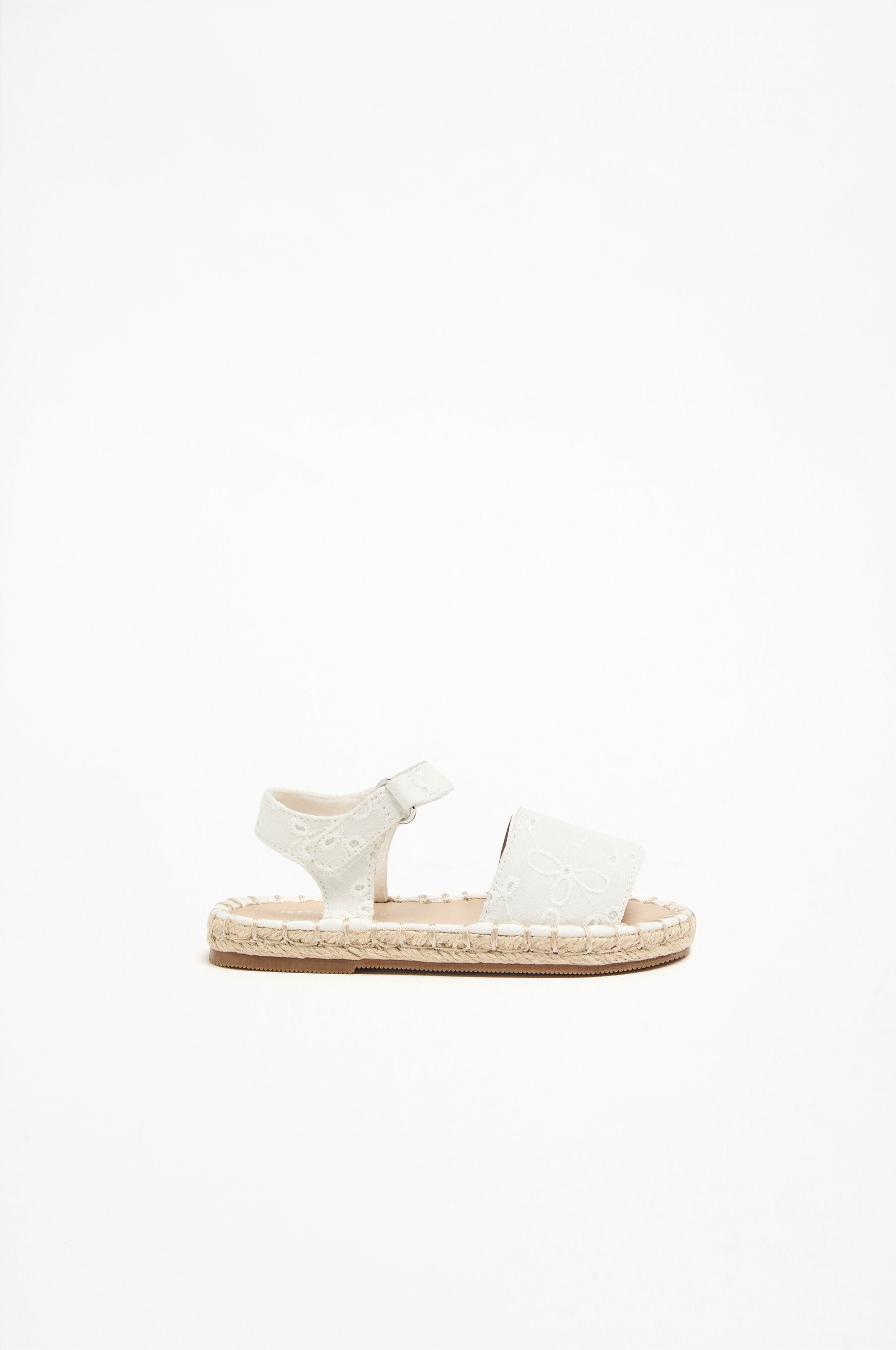 Sandalia plana bordados