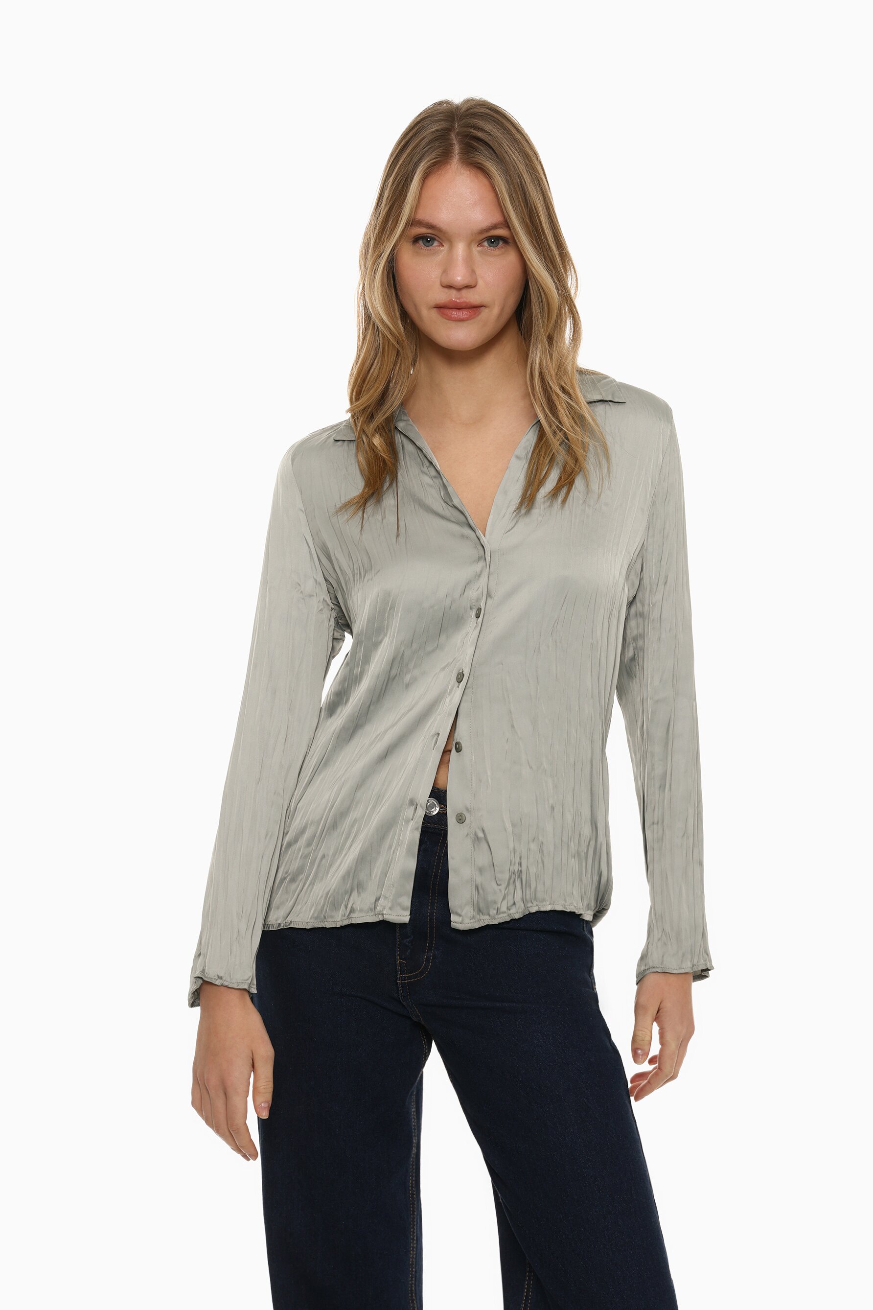 Camisa acetinada enrugada