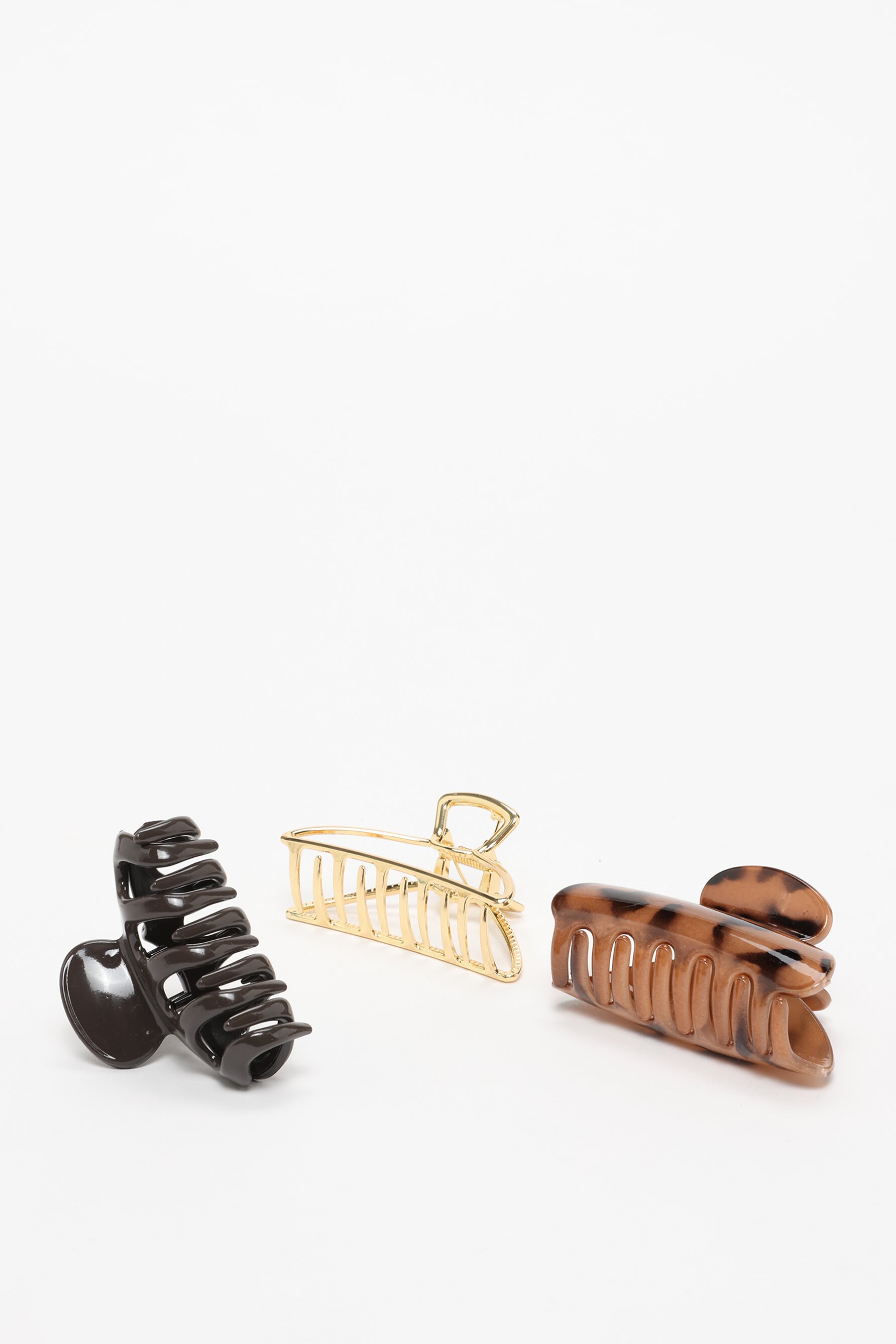 Pack of 3 contrast hair clips.