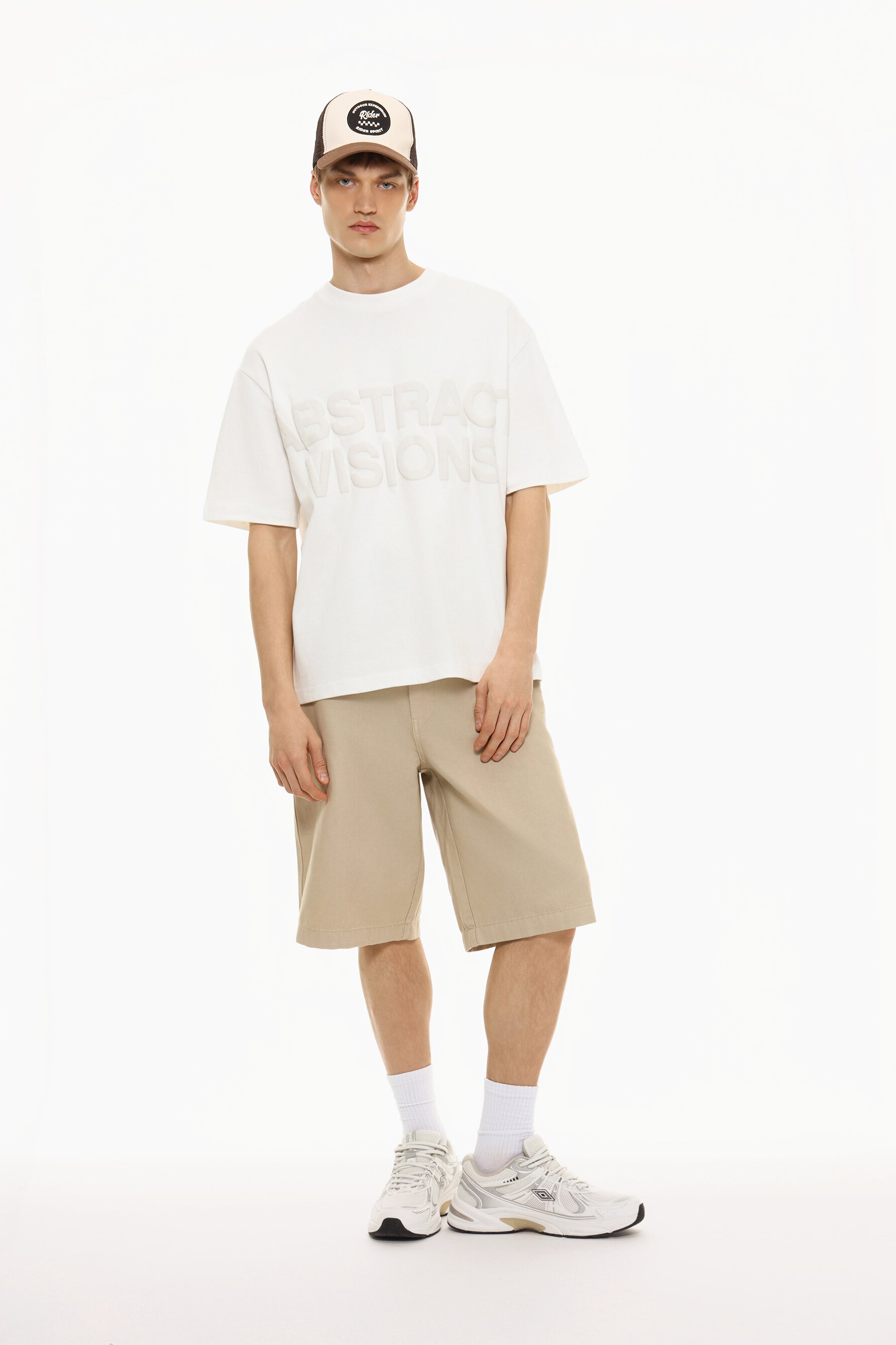 Calções bermuda chino baggy