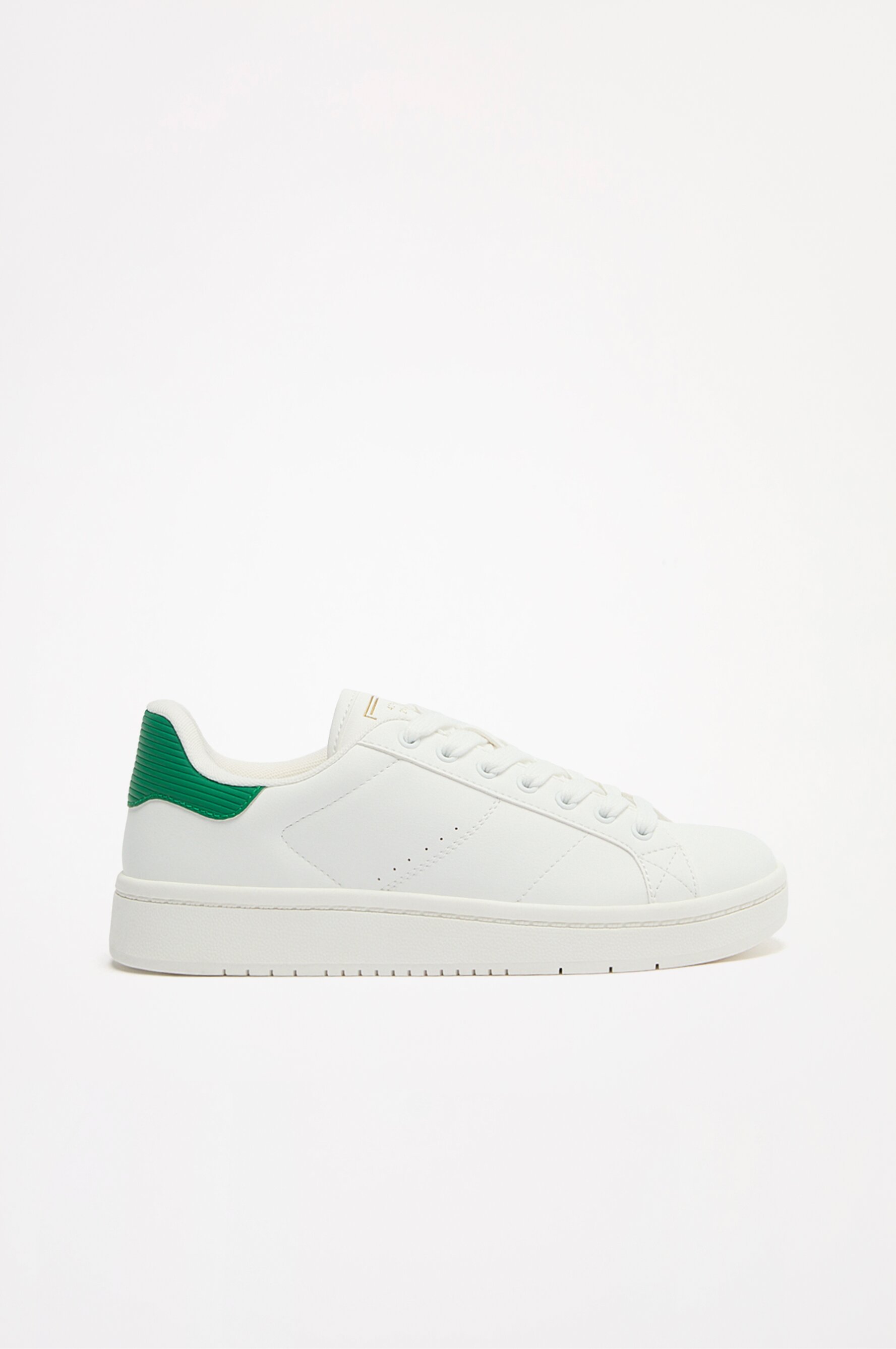 Sneakers with colour detail