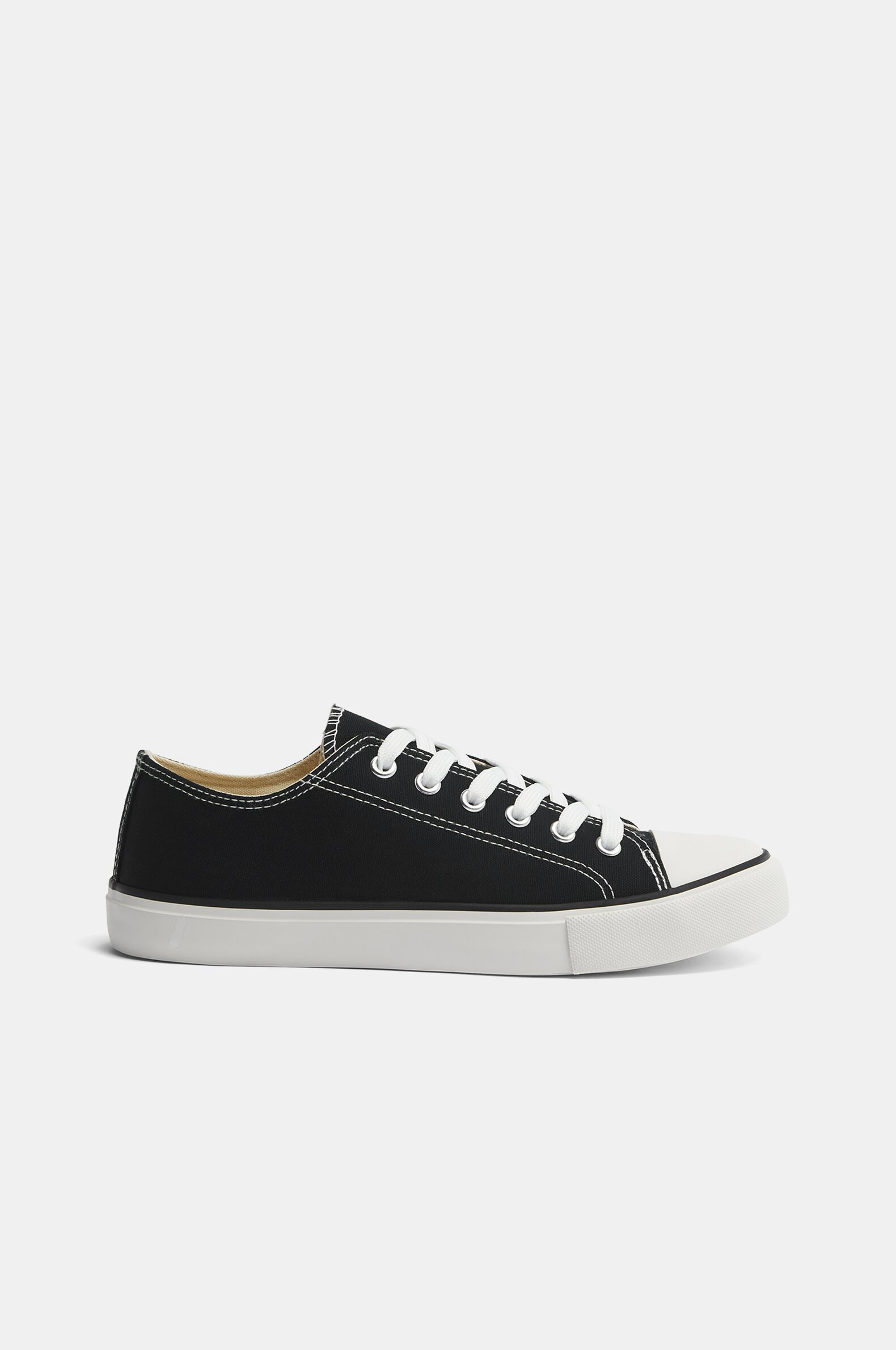 Fabric sneakers with toecap