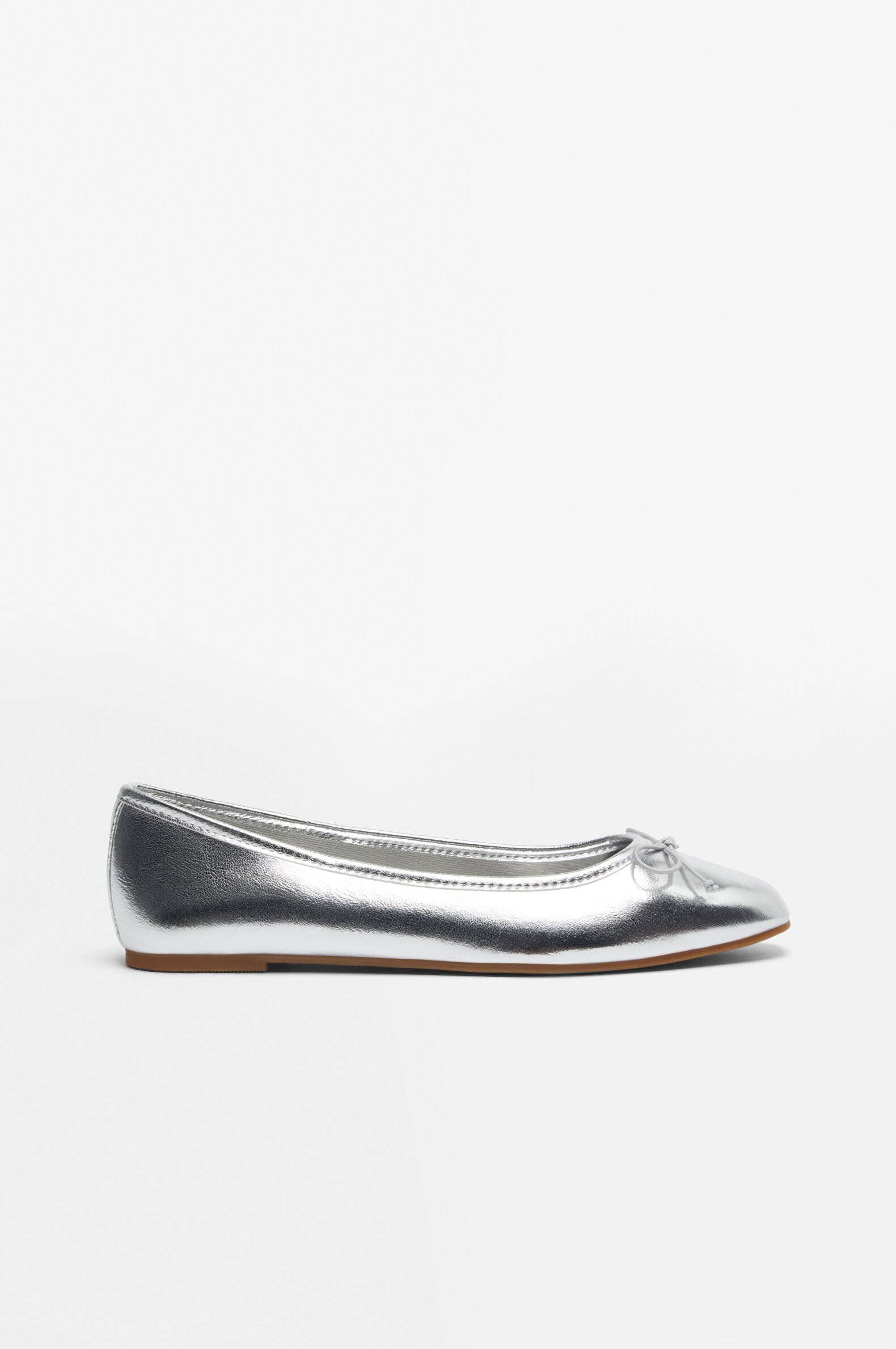 Ballet flats with bow