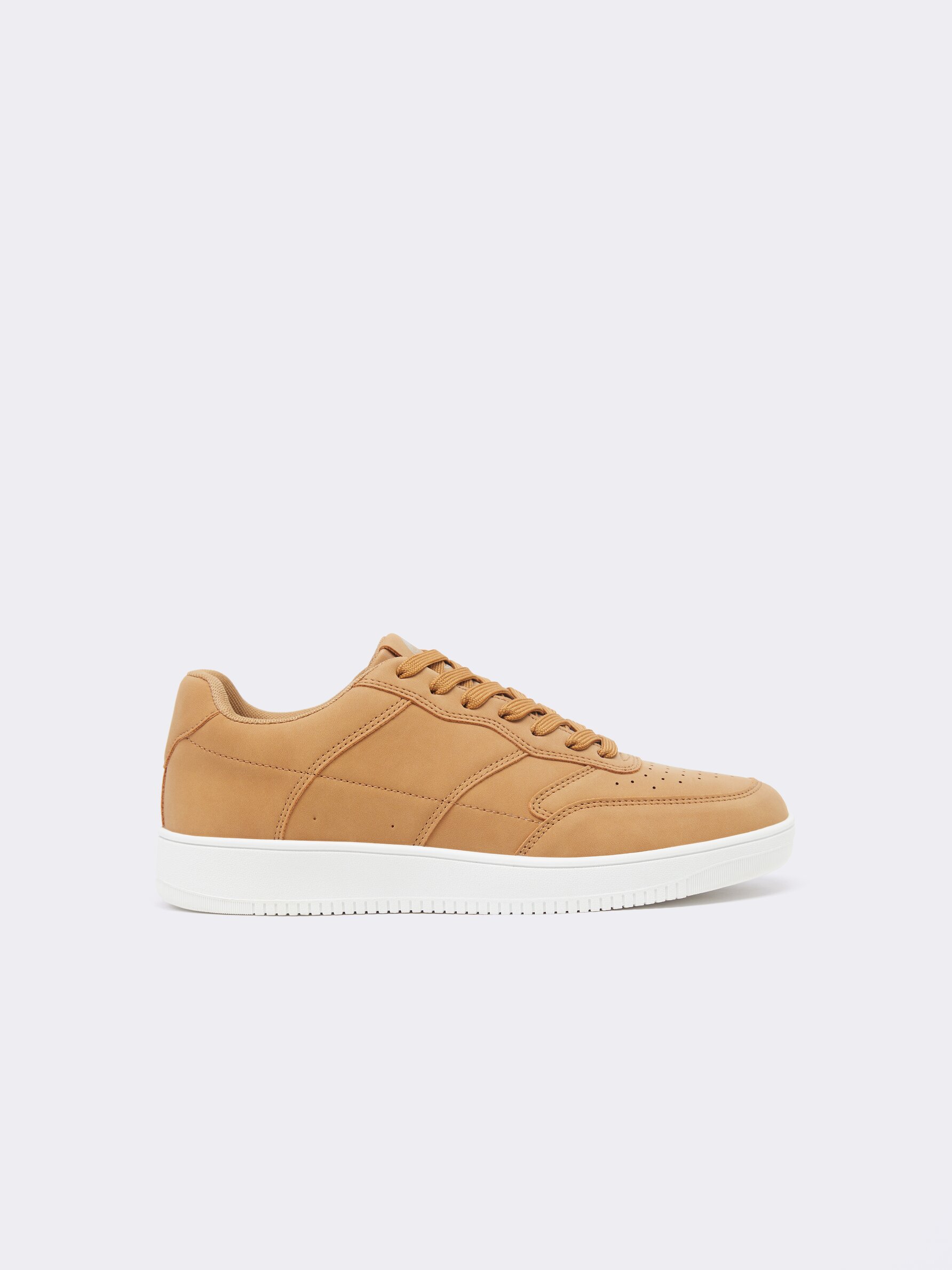 Casual sneakers