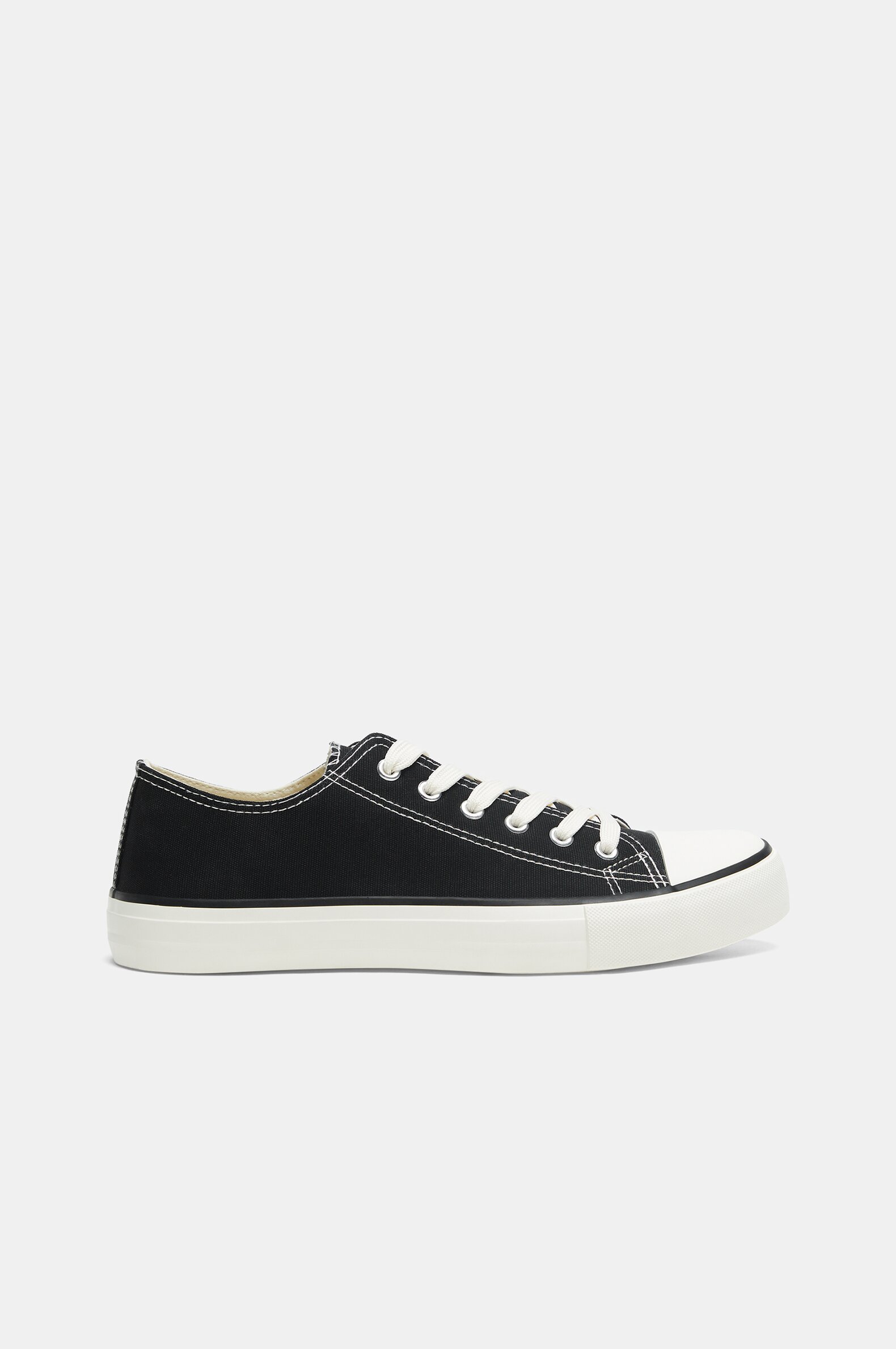 Fabric sneakers with toecap
