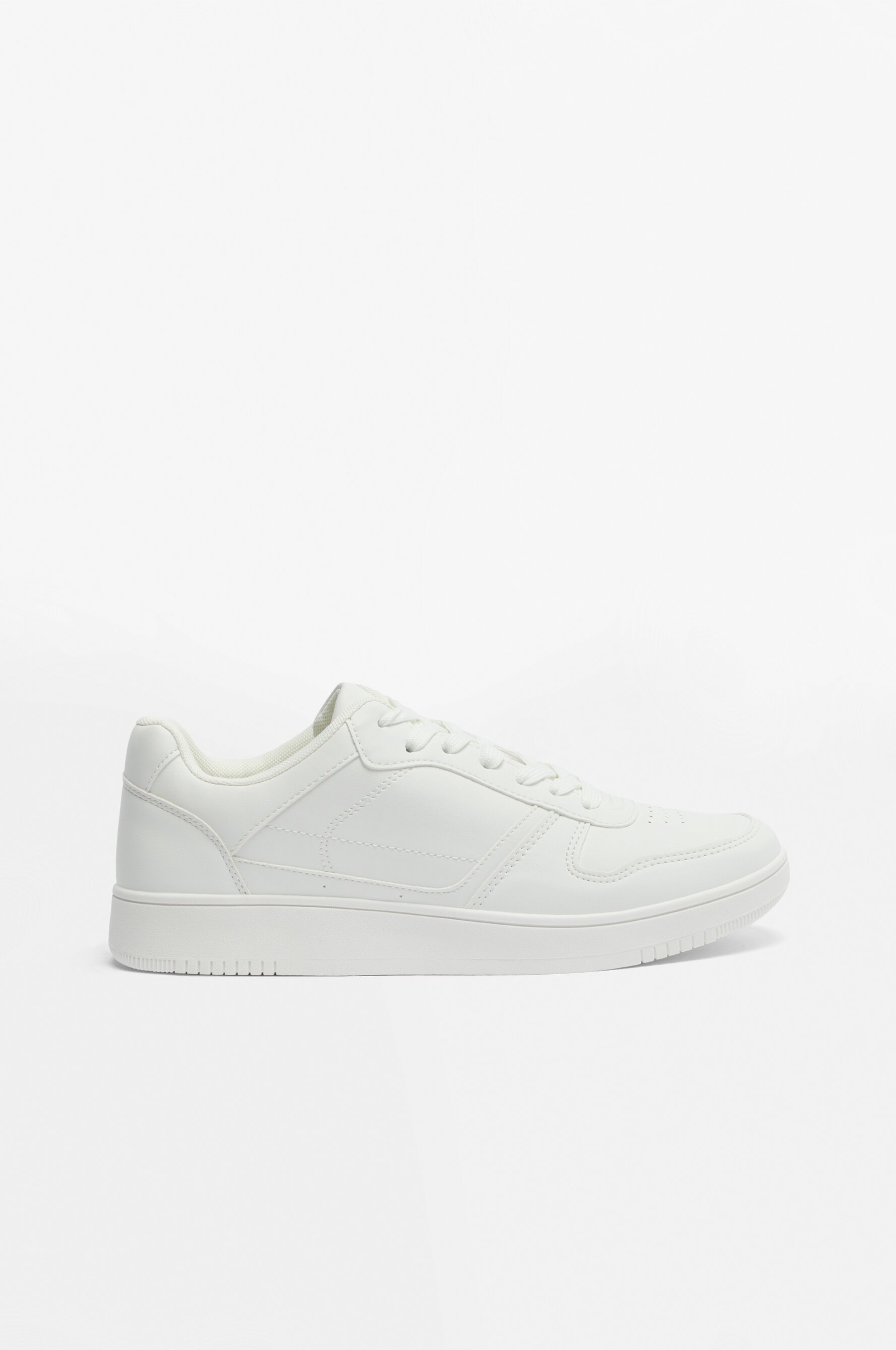 Casual sneakers