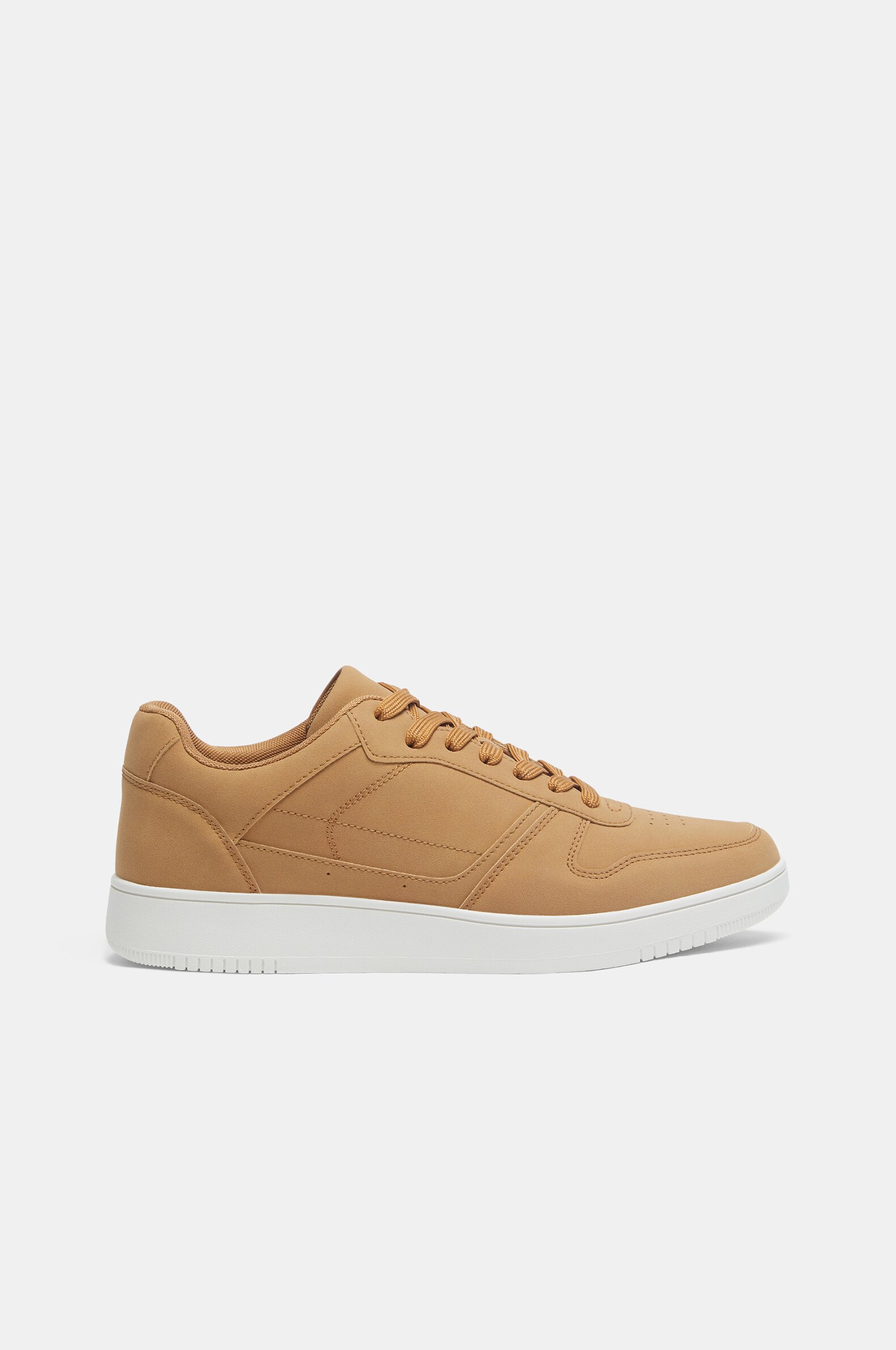 Casual sneakers