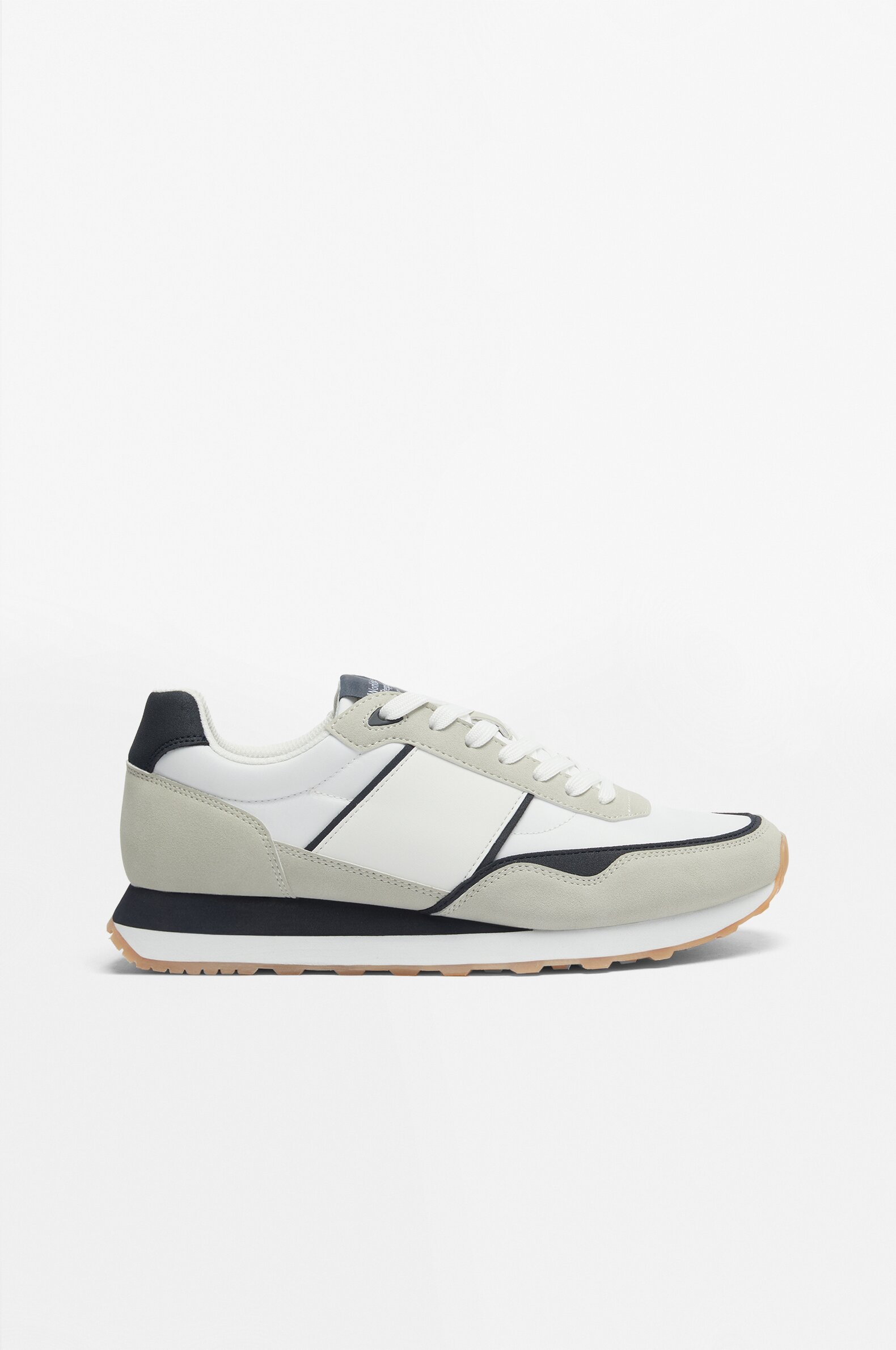 Casual sneakers