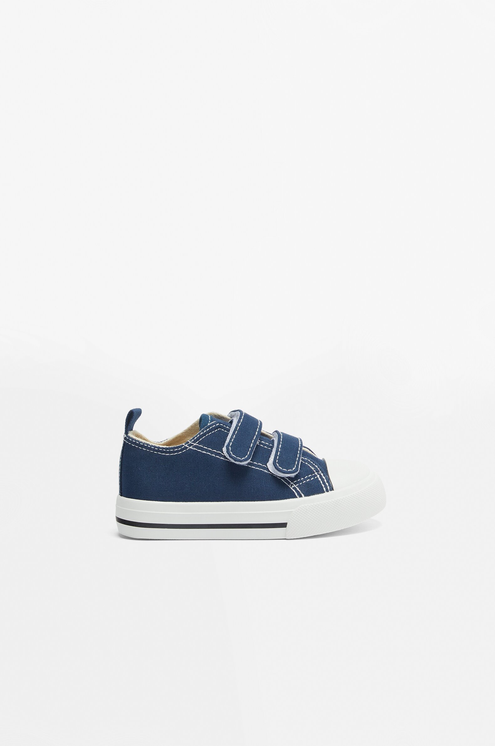 Fabric sneakers with toecap