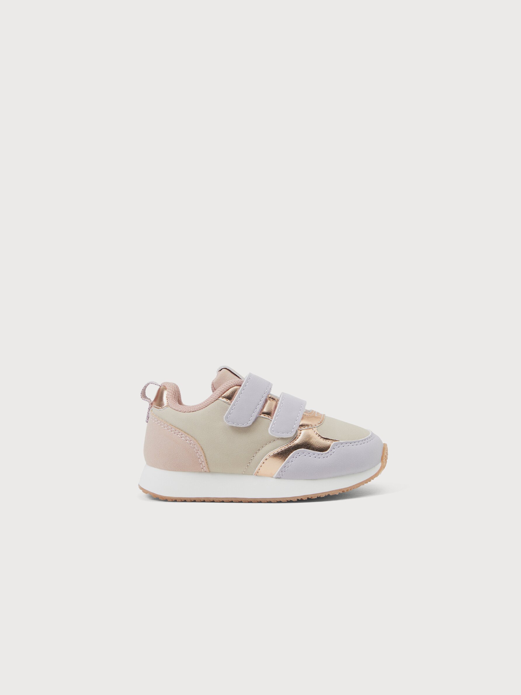 Contrast sneakers