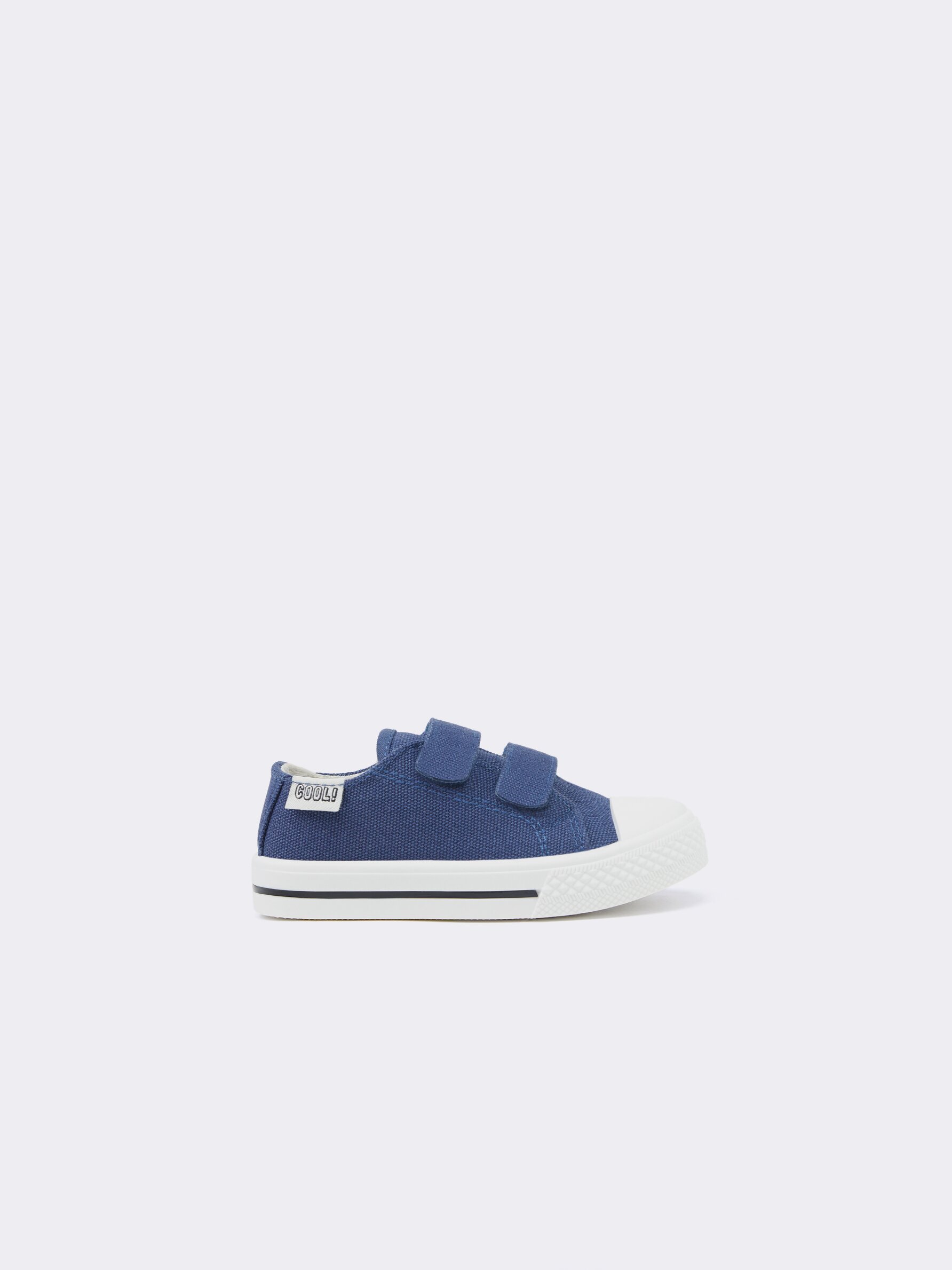 Fabric sneakers with toecap