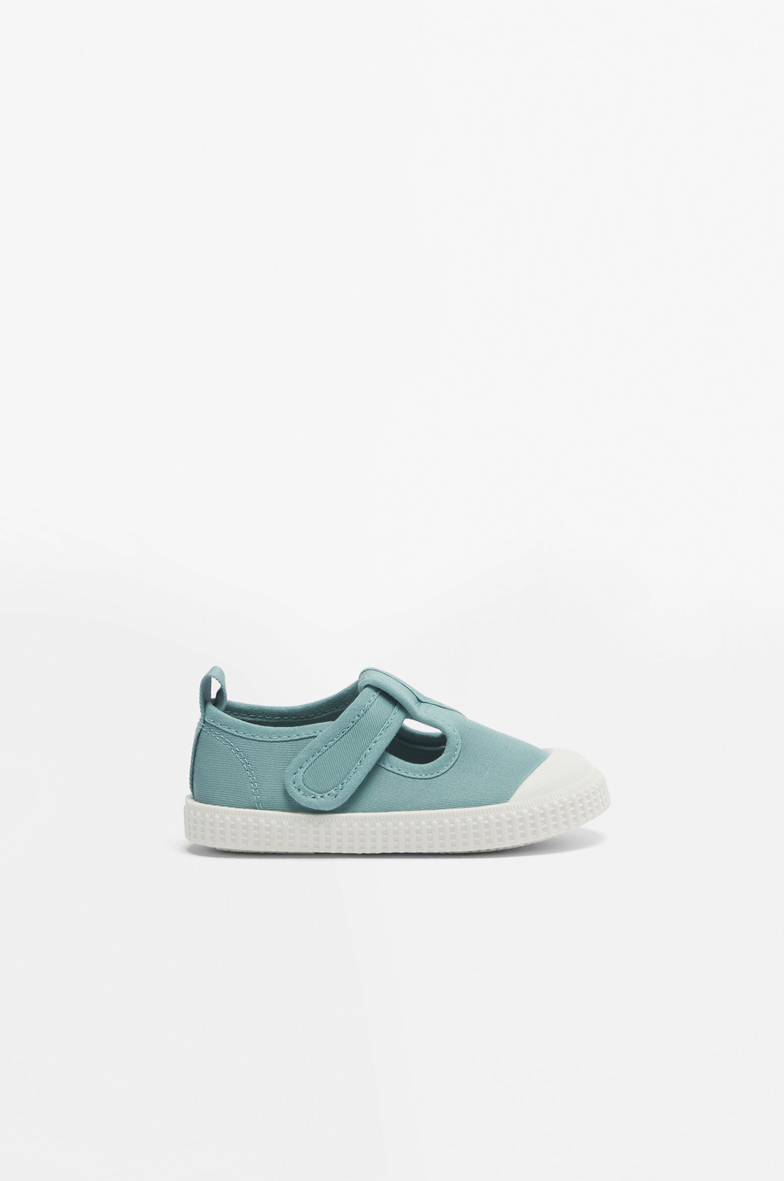 Toe detail trainers