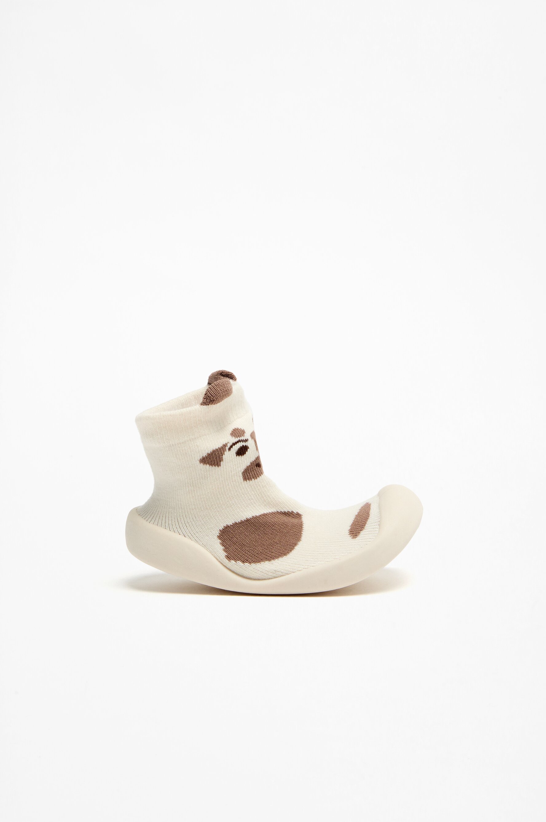 Sapato tipo botas-meia com girafa