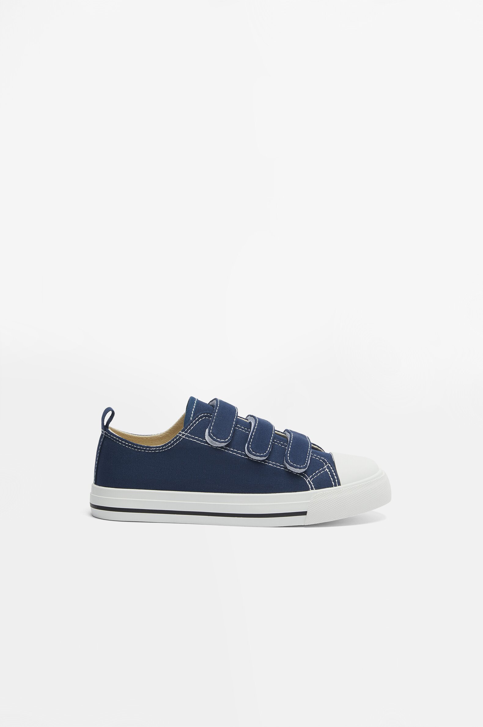 Fabric sneakers with toecap
