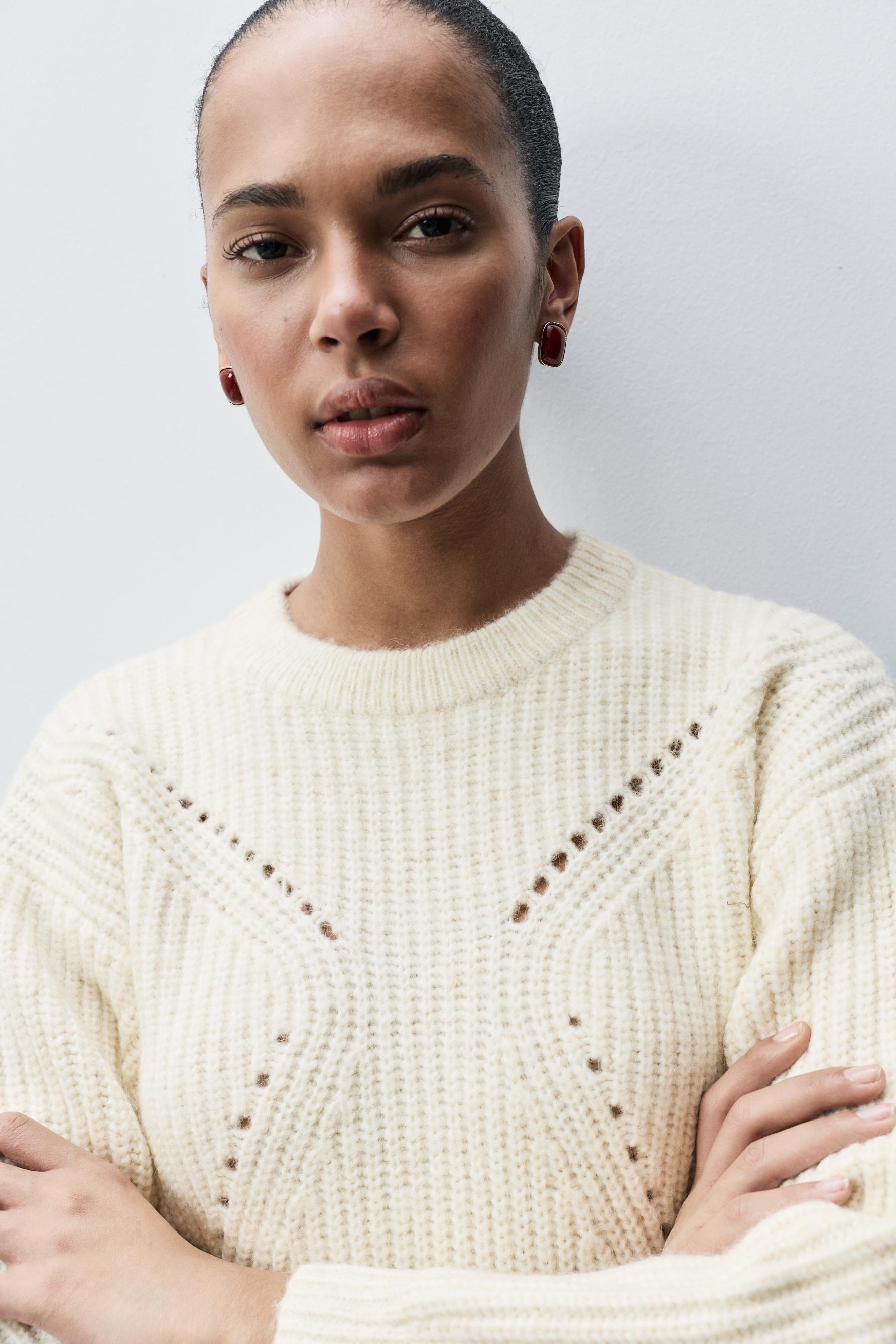 DIFFERENT IS OK Ribbed Cut-out シズニルック Sunrise V-Neck – Built Different