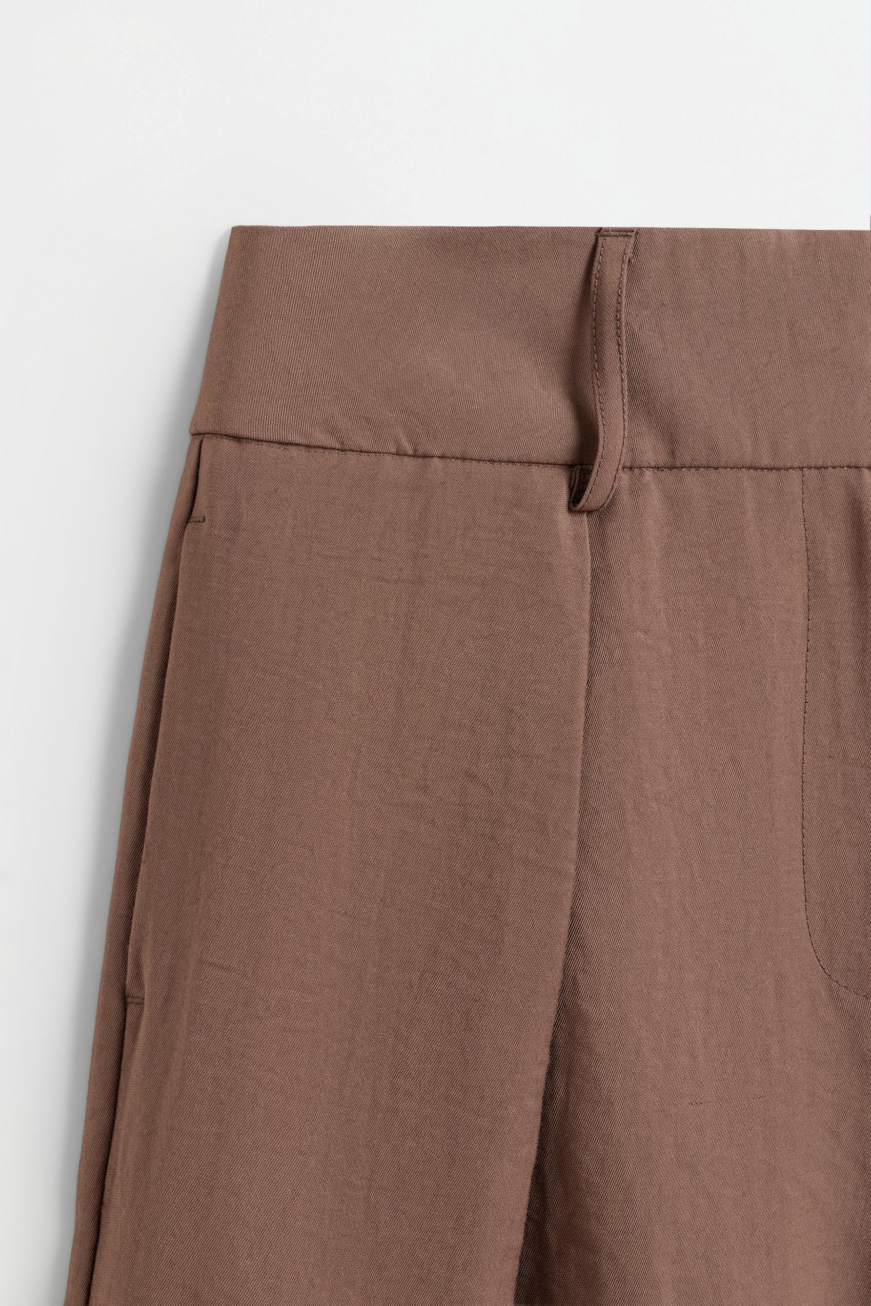 Pleated Bermuda shorts — PALE BROWN